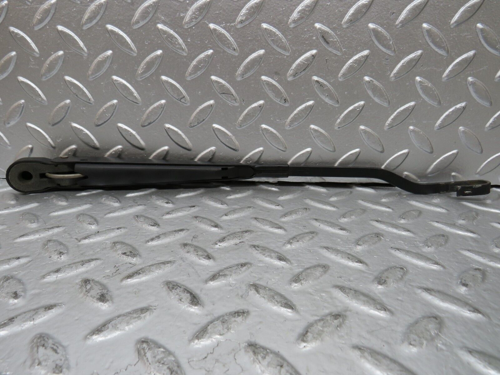 26990 Mercedes-Benz W123 240D Wiper Arm Bosch Left Side 3399990553