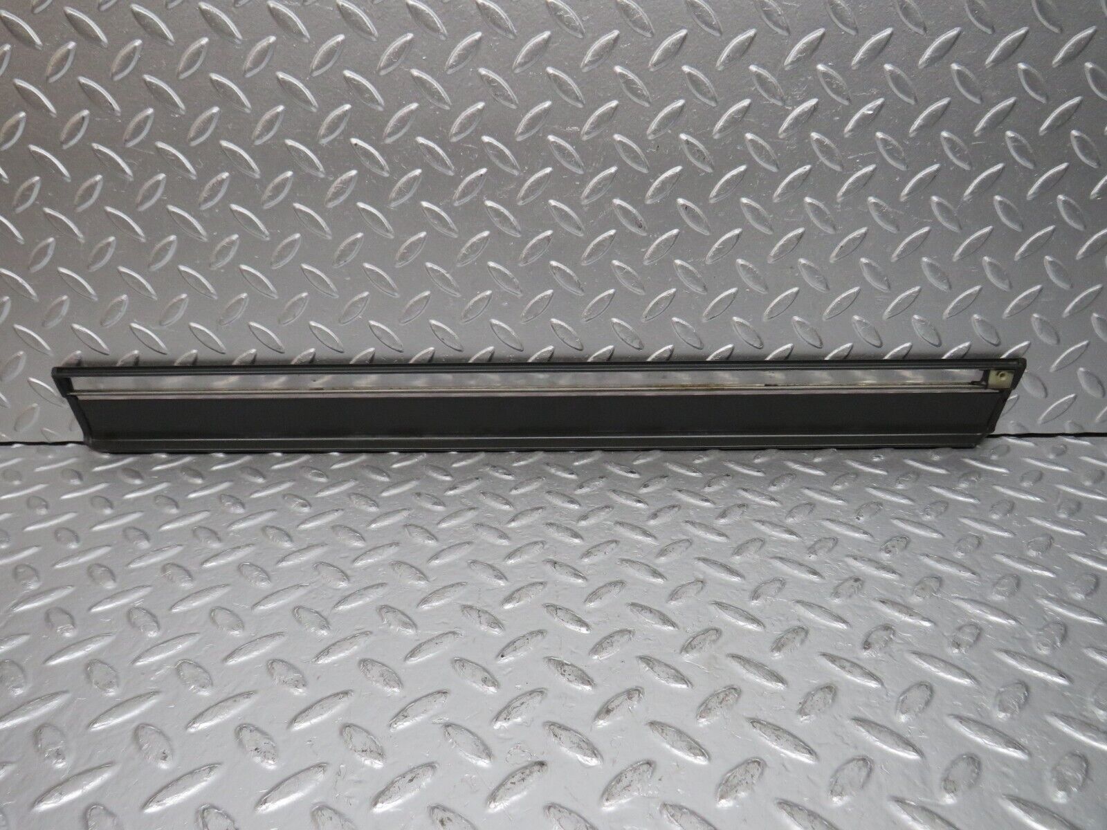 32305 Mercedes-Benz S124 300TE Wagon Rear Right Door Centre Moulding Trim