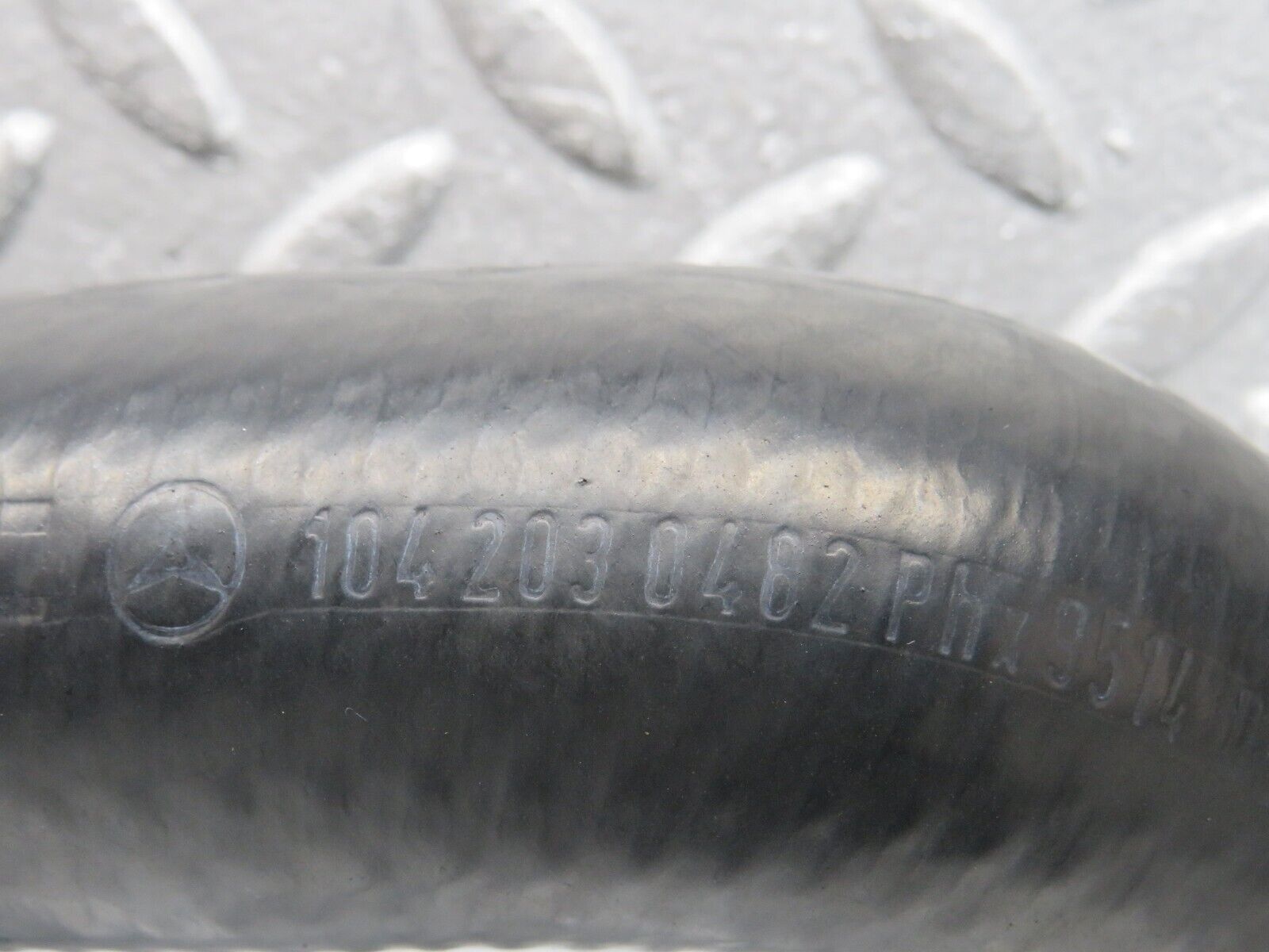 38062 Mercedes-Benz A124 320E Cabriolet Radiator Hose Pipe 1042030482