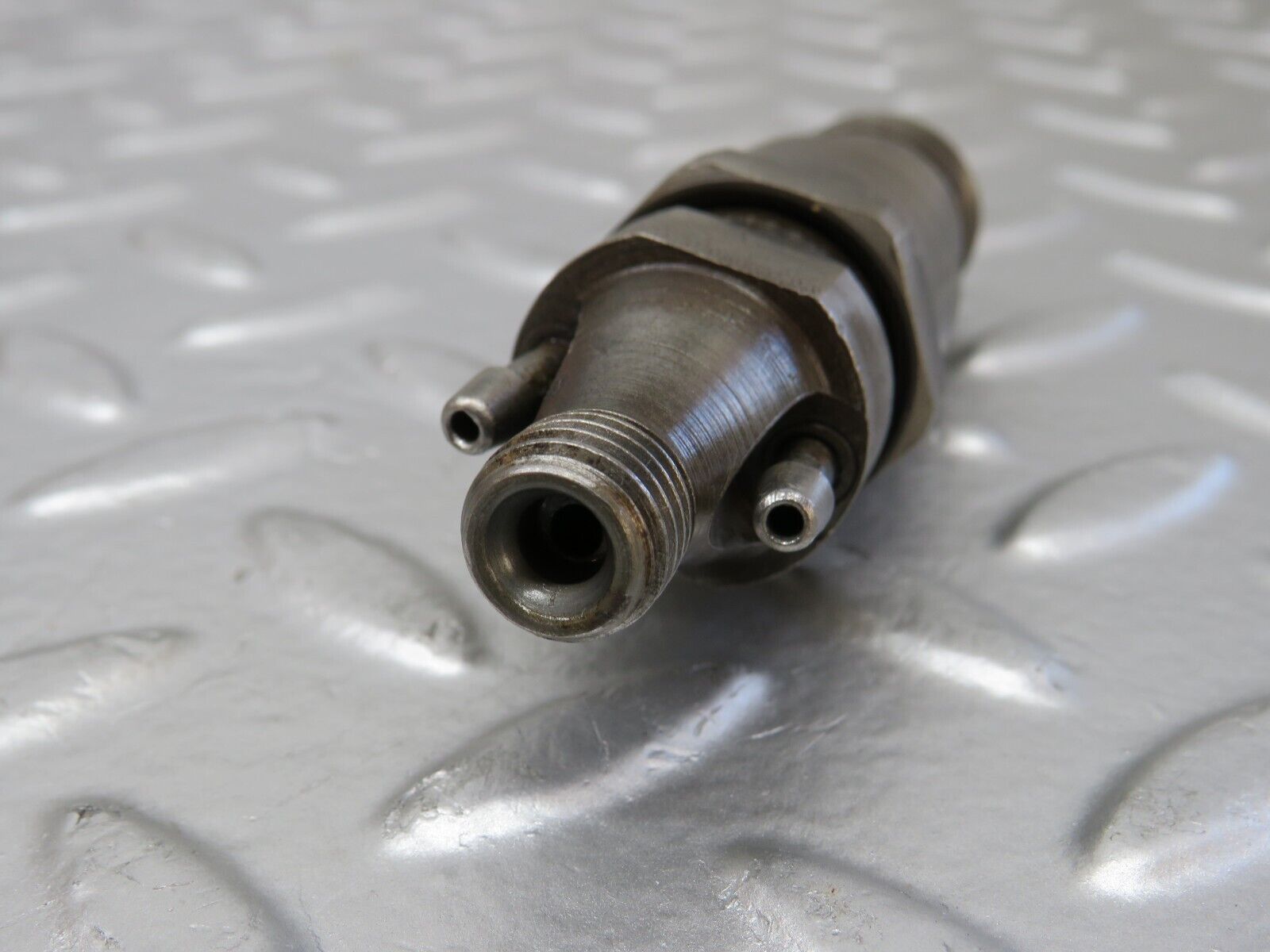 25529 Mercedes-Benz W123 200 Fuel Injector Bosch KCA27S55067