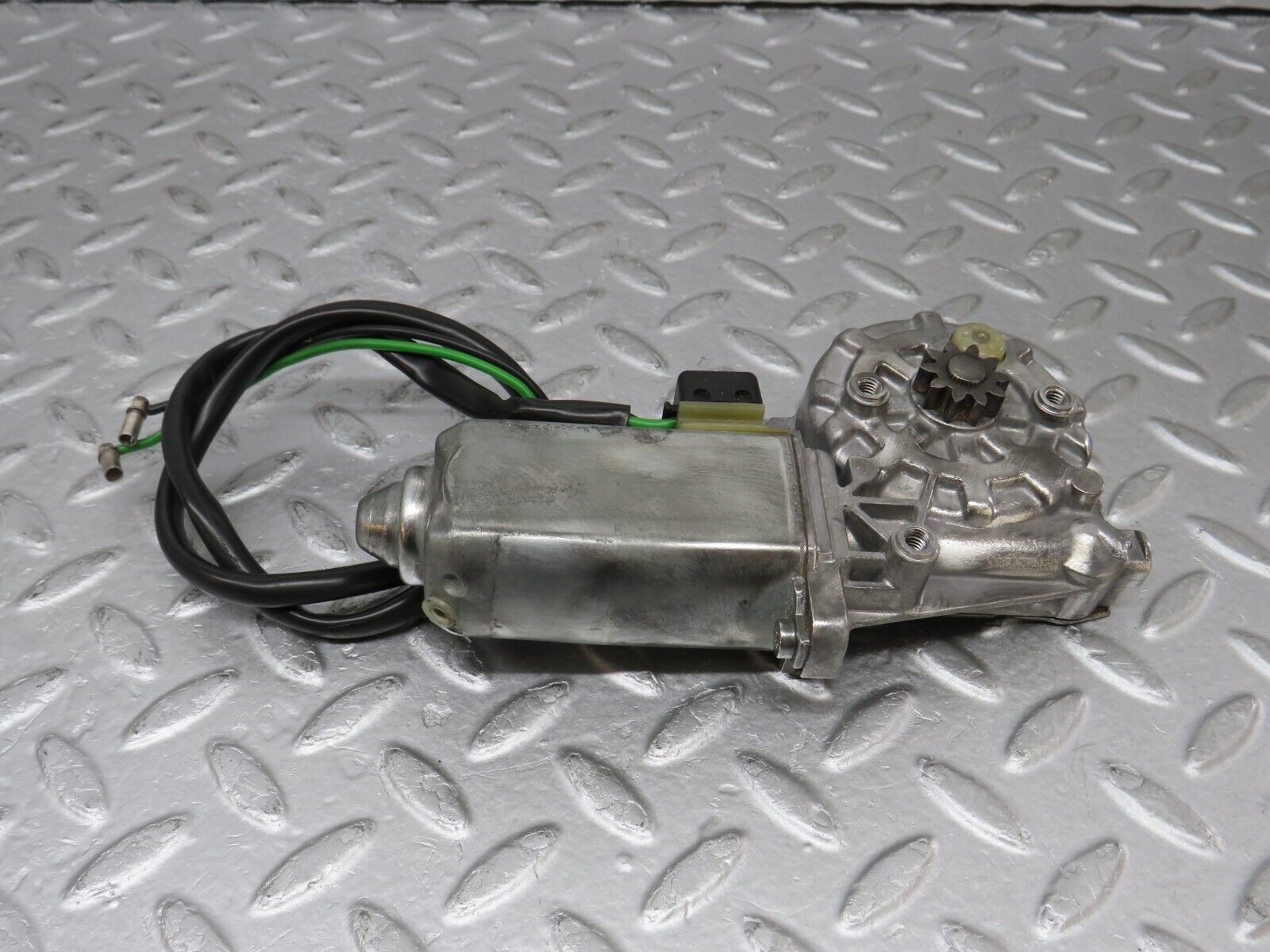 36155 Mercedes-Benz W126 420SE Rear Left Window Regulator Motor 0130821037