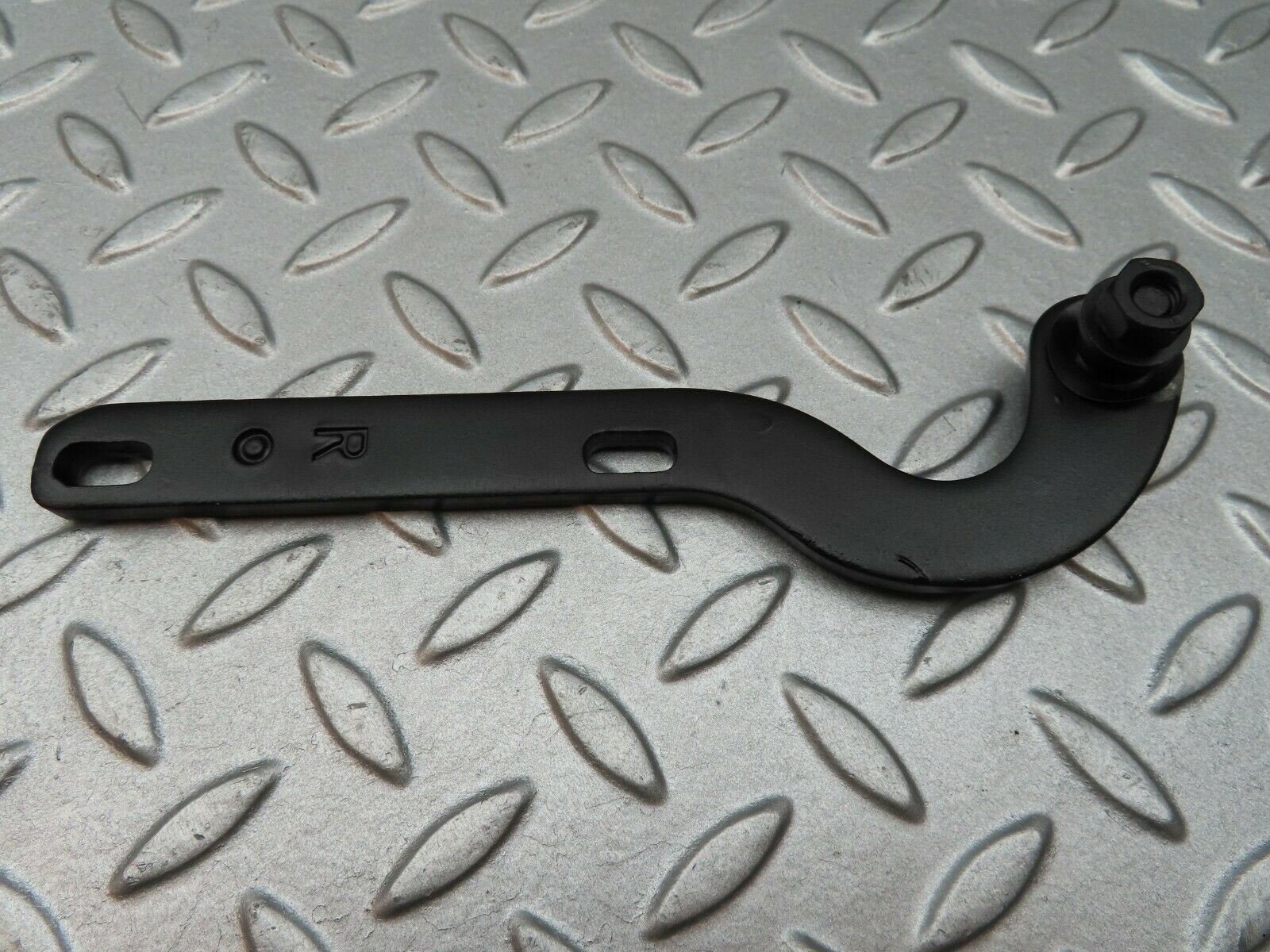 3625 Mercedes-Benz W115 220D Right Bonnet Hinge Support