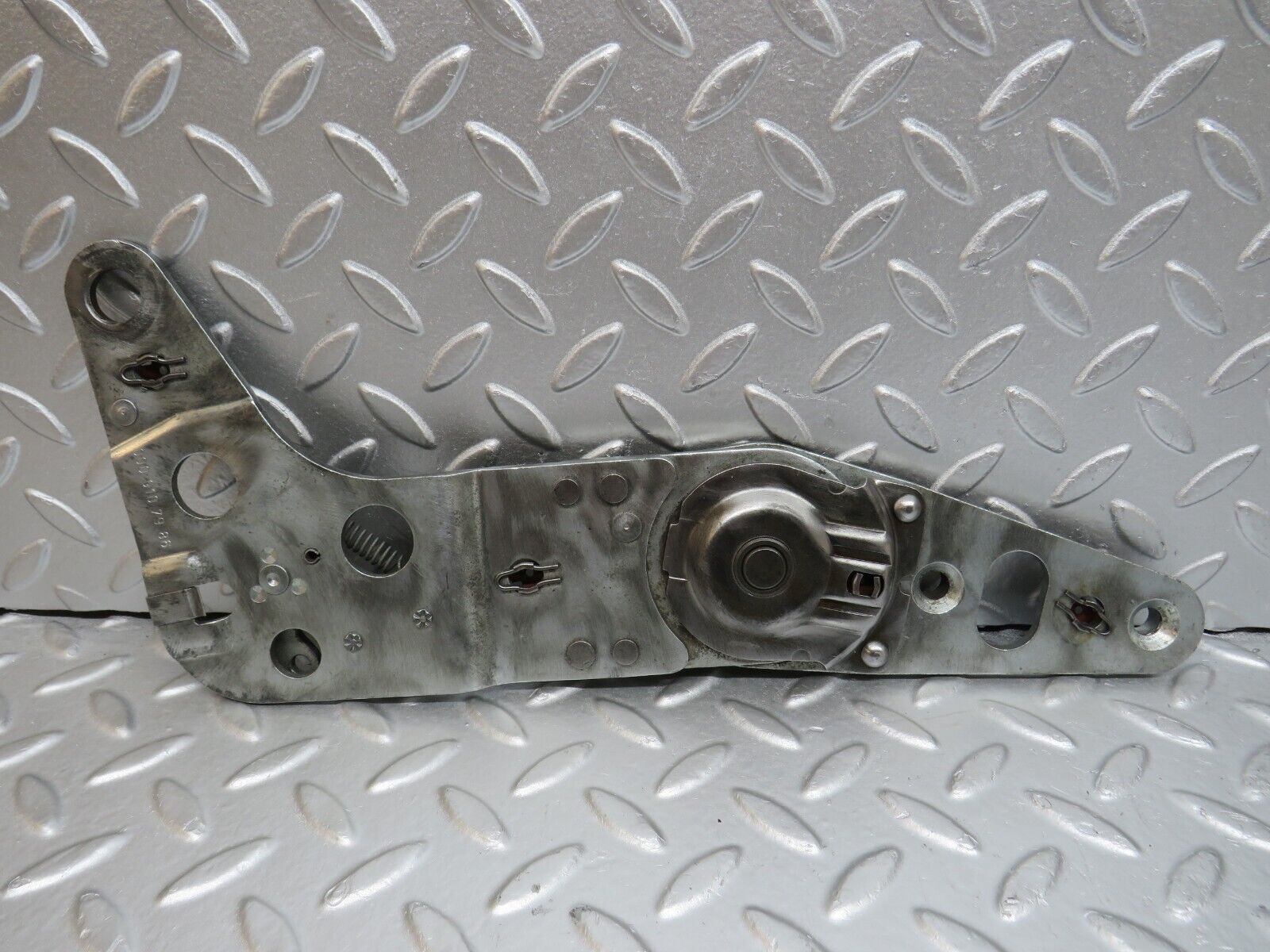 33210 Mercedes-Benz R107 Front Left Seat Hinge Pair 0009107685 0009107986