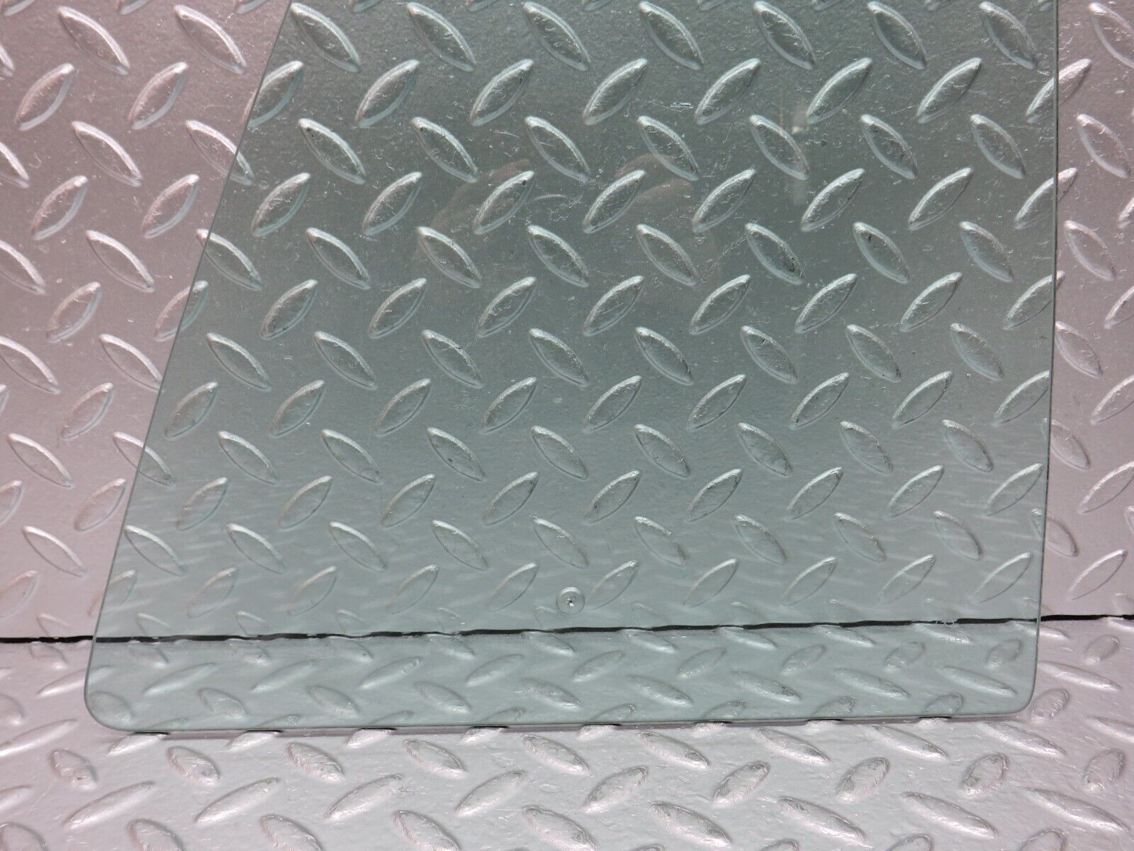 32498 Mercedes-Benz S124 300TE Wagon Rear Right Door Quarter Window Glass