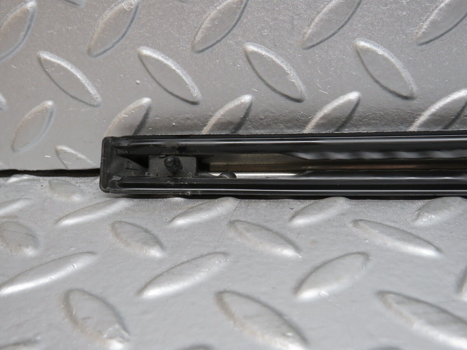 40641 Mercedes-Benz W123 300D Rear Left Door Centre Moulding Trim
