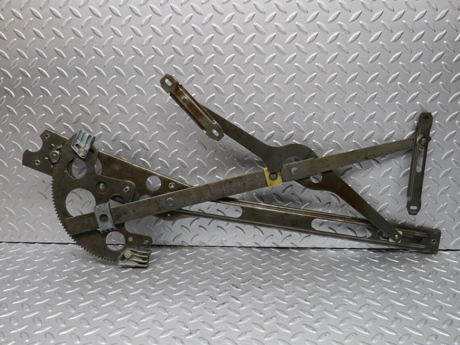 40117 Mercedes-Benz R107 350SL Front Left Manual Window Regulator 1077250502