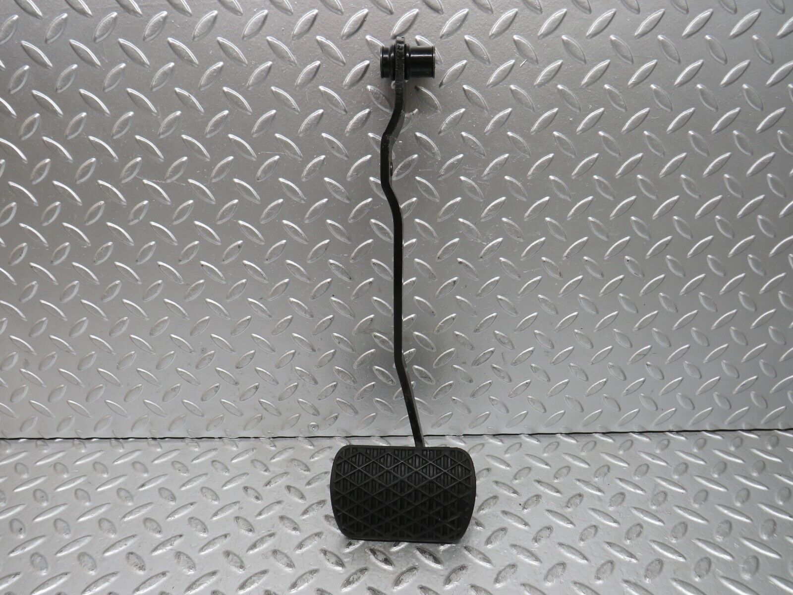 28597 Mercedes-Benz W123 230E Brake Pedal With Rubber 1232910082
