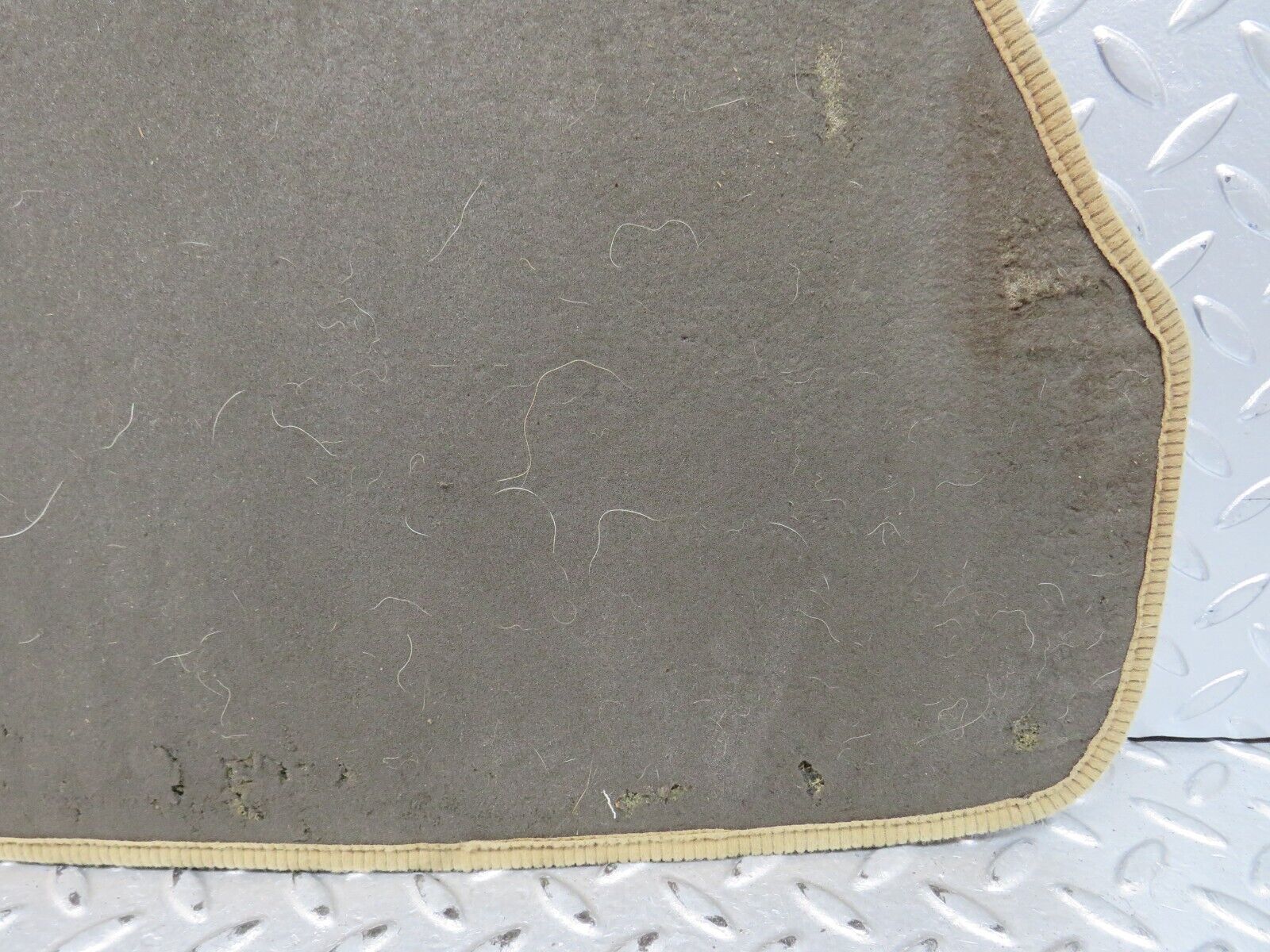 28924 Mercedes-Benz C124 320CE Coupe Rear Right Floor Carpet Beige
