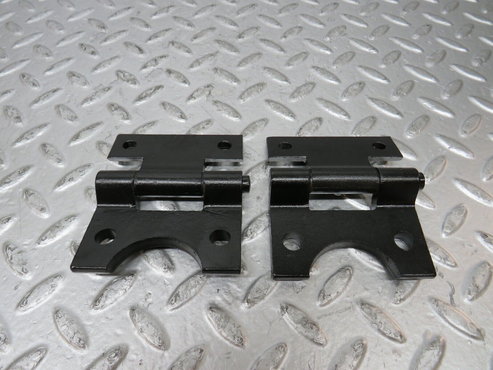 26141 Mercedes-Benz W116 450SE Right Door Hinges Pair