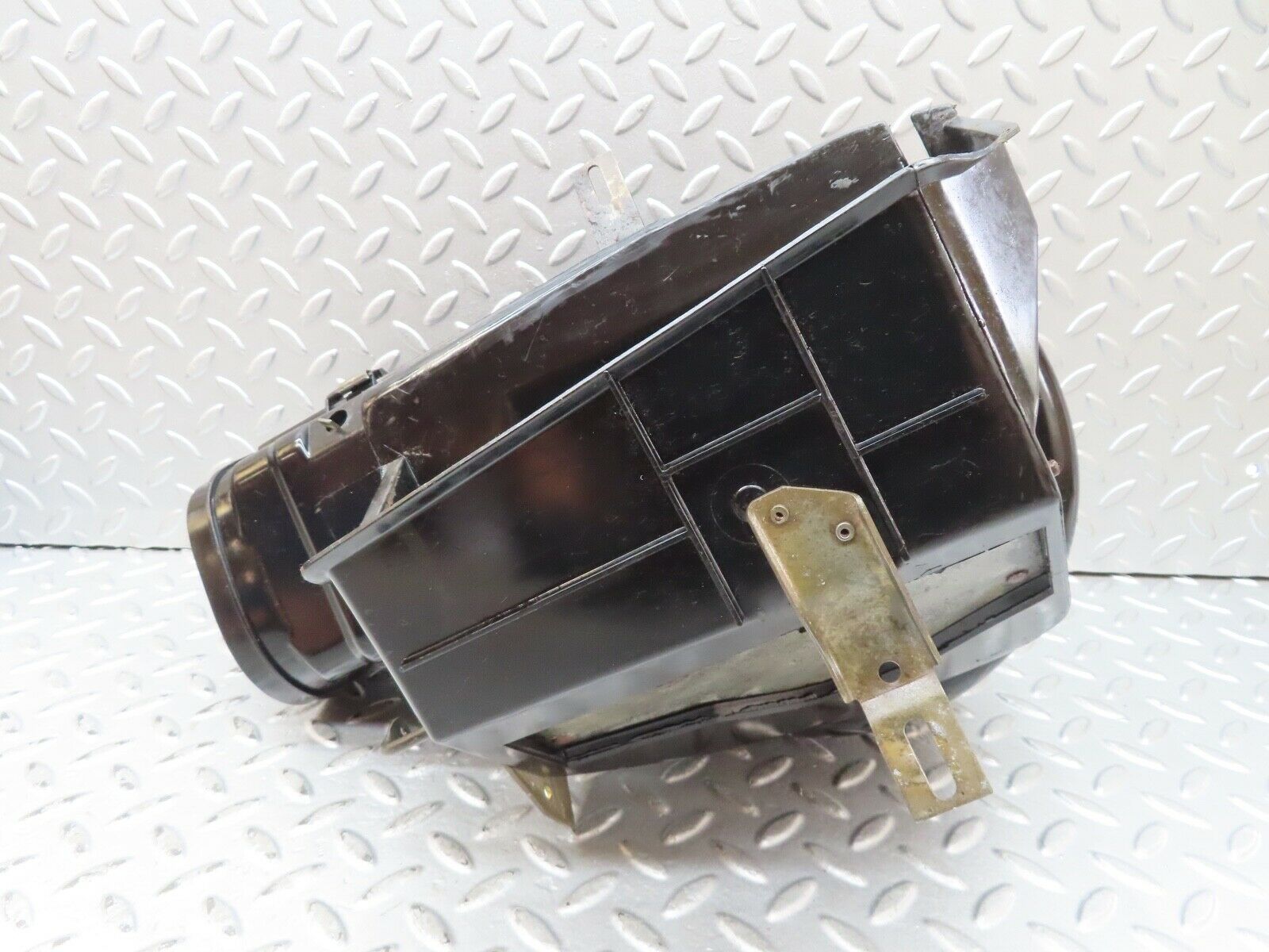 17759 Mercedes-Benz W116 450SEL Heater Blower Motor Housing