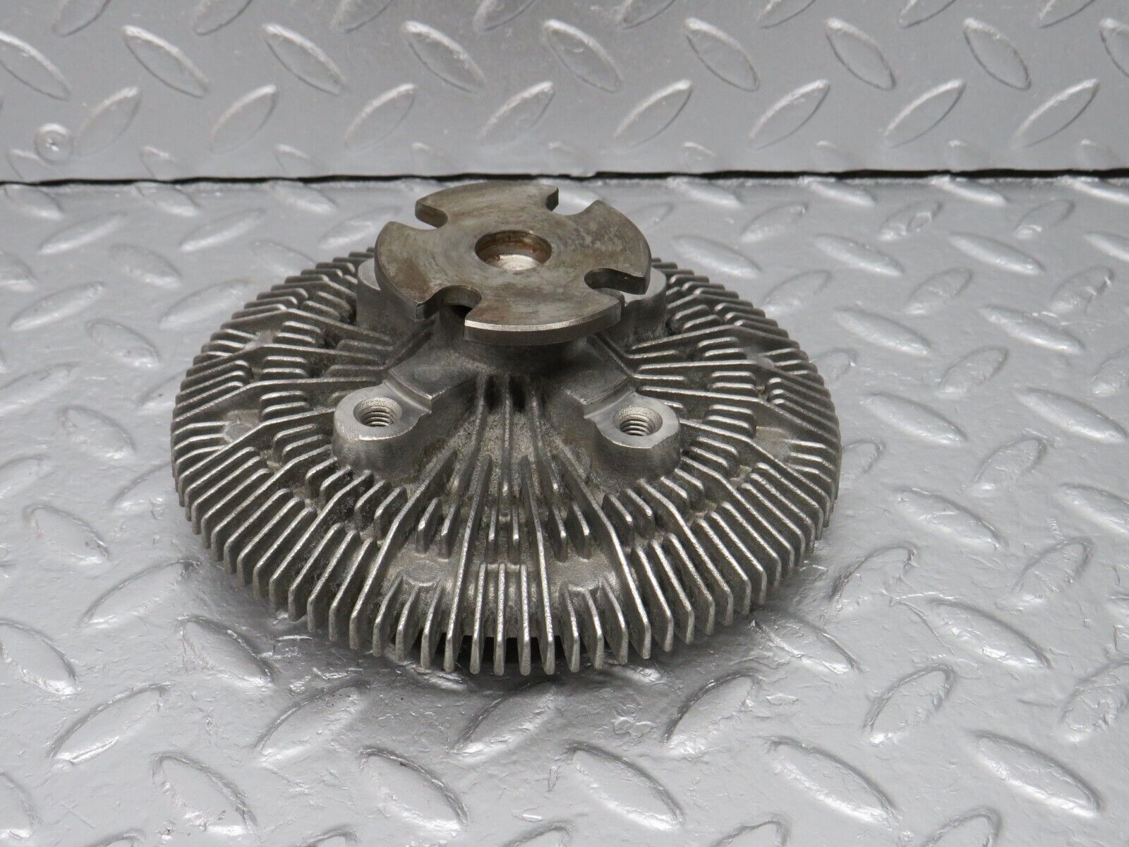 40658 Mercedes-Benz W123 300D Engine Cooling Fan Clutch 0002000422