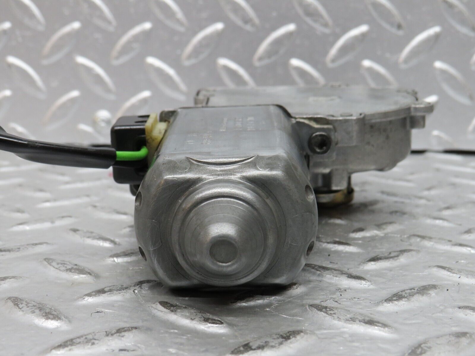 27663 Mercedes-Benz S124 300TE Window Regulator Motor Right Bosch 0130821285