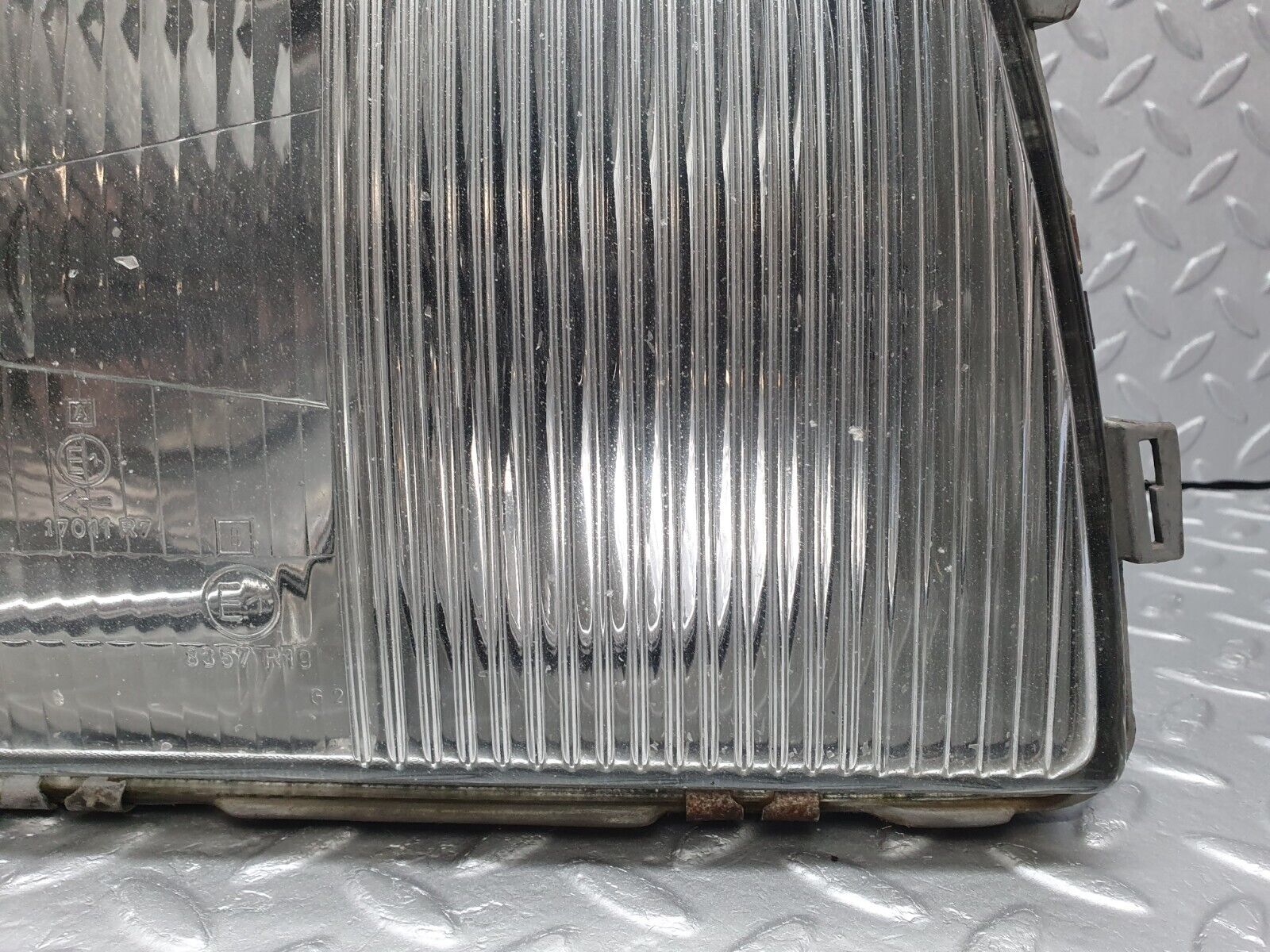 41013 Mercedes-Benz W126 300SE Headlight Right Side Bosch 1268209361 030106570