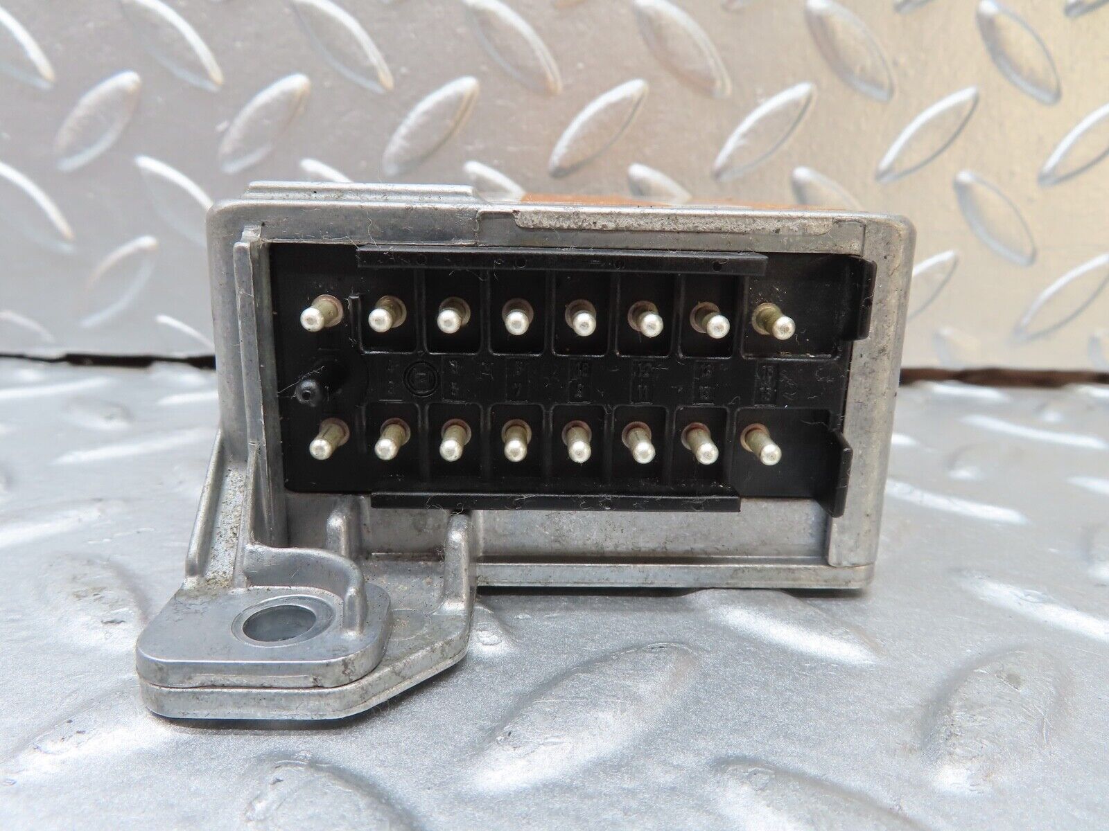 19914 Mercedes-Benz R129 300SL Coupe Crash Sensor Bosch 0285001031