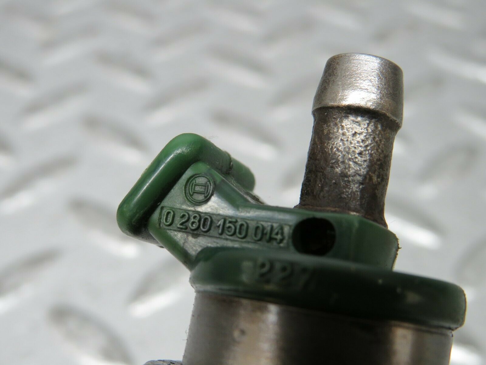 23664 Mercedes-Benz W114 280E Fuel Injector Bosch 0280150014