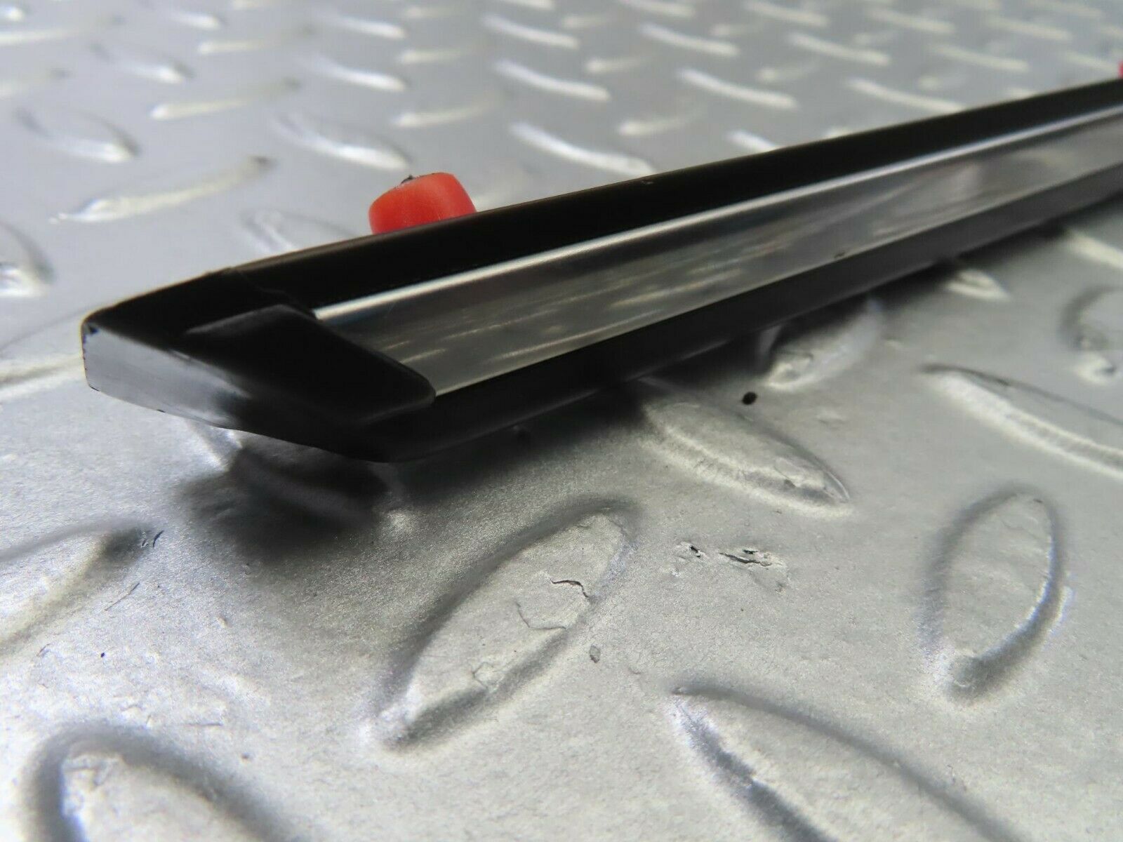 10249 Mercedes-Benz W123 Rear Left Door Centre Moulding Trim