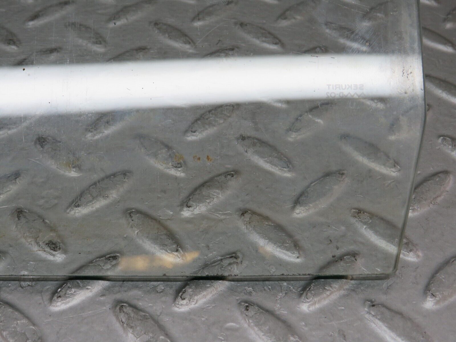 35791 Mercedes-Benz W108 Rear Right Door Window Glass