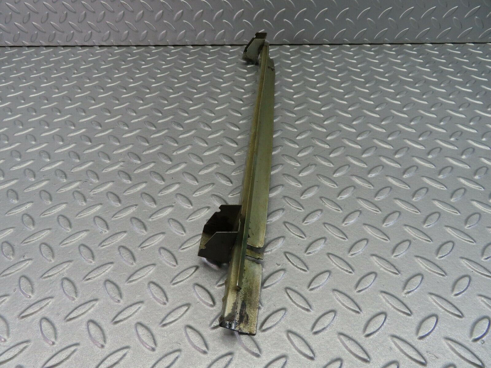 7852 Mercedes-Benz W115 220D Front Right Window Channel