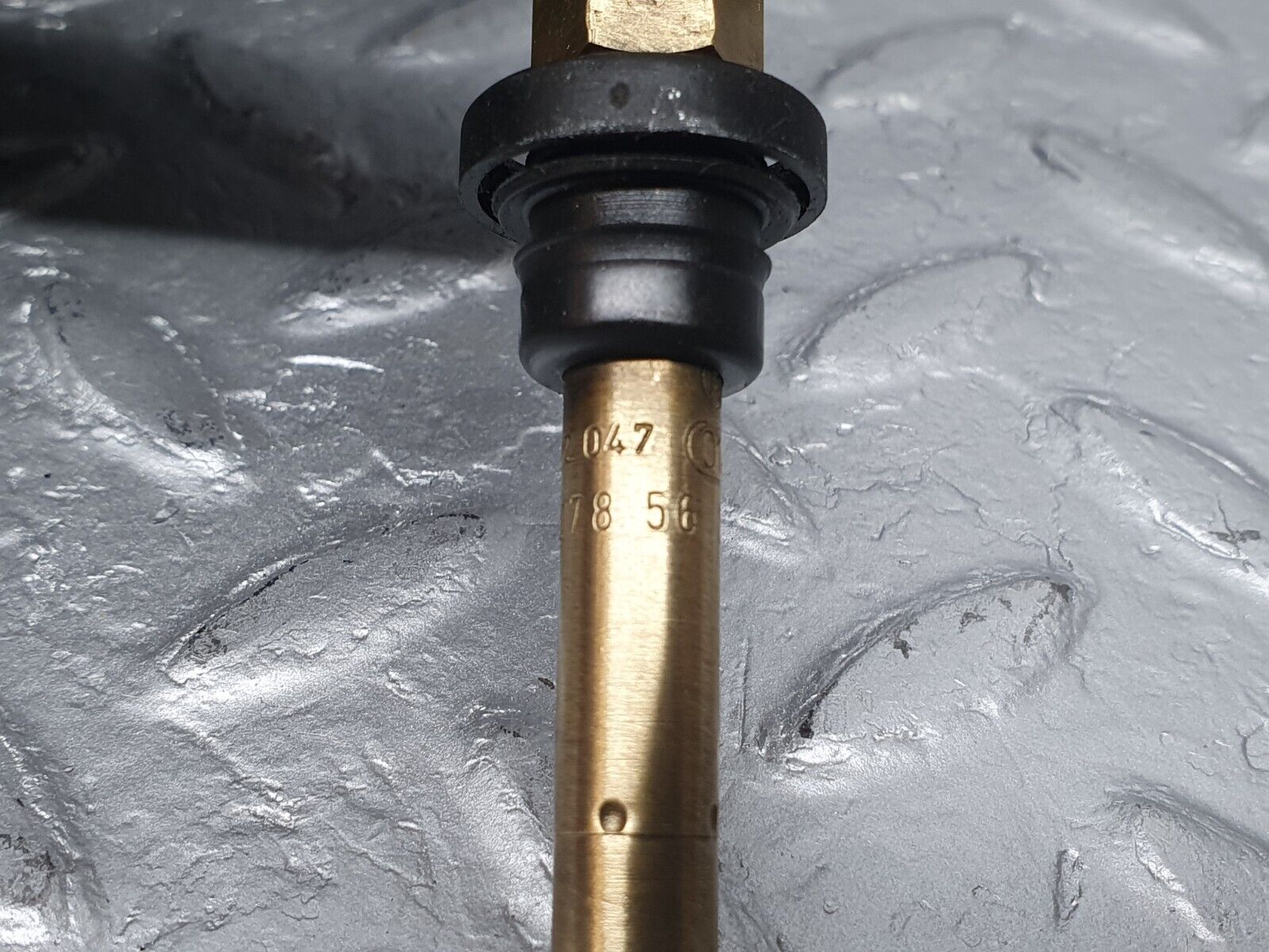 41036 Mercedes-Benz W126 300SE Fuel Injector Bosch 0000785623 0437502047