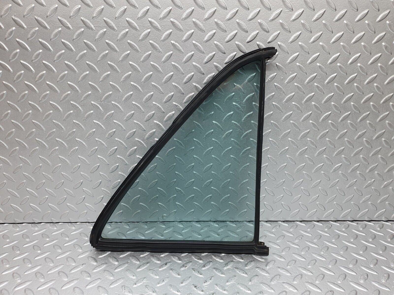 40778 Mercedes-Benz W123 300D Rear Left Quarter Window Glass 1237350124