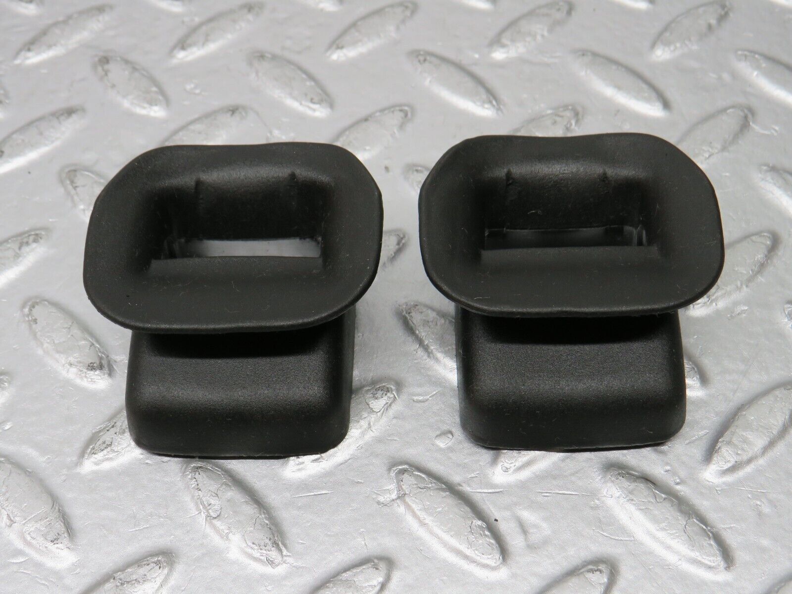 33454 Mercedes-Benz W202 C180 Front Door Check Strap Rubber Seal 2x 2027272430