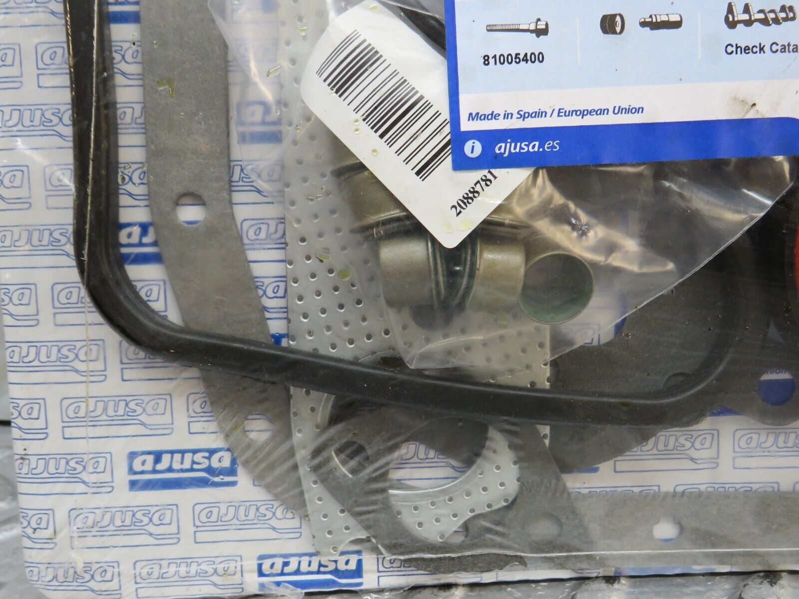 28349 Mercedes-Benz S123 240D Wagon Engine Gasket Set 50012600