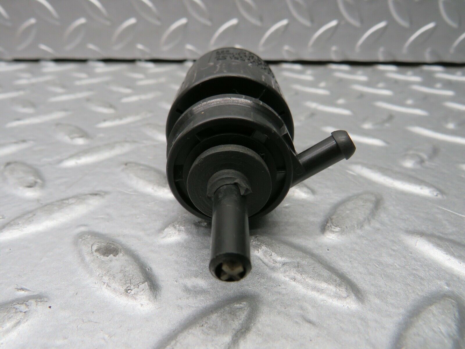 21864 Mercedes-Benz W123 Windscreen Washer Pump Bosch 1248690021