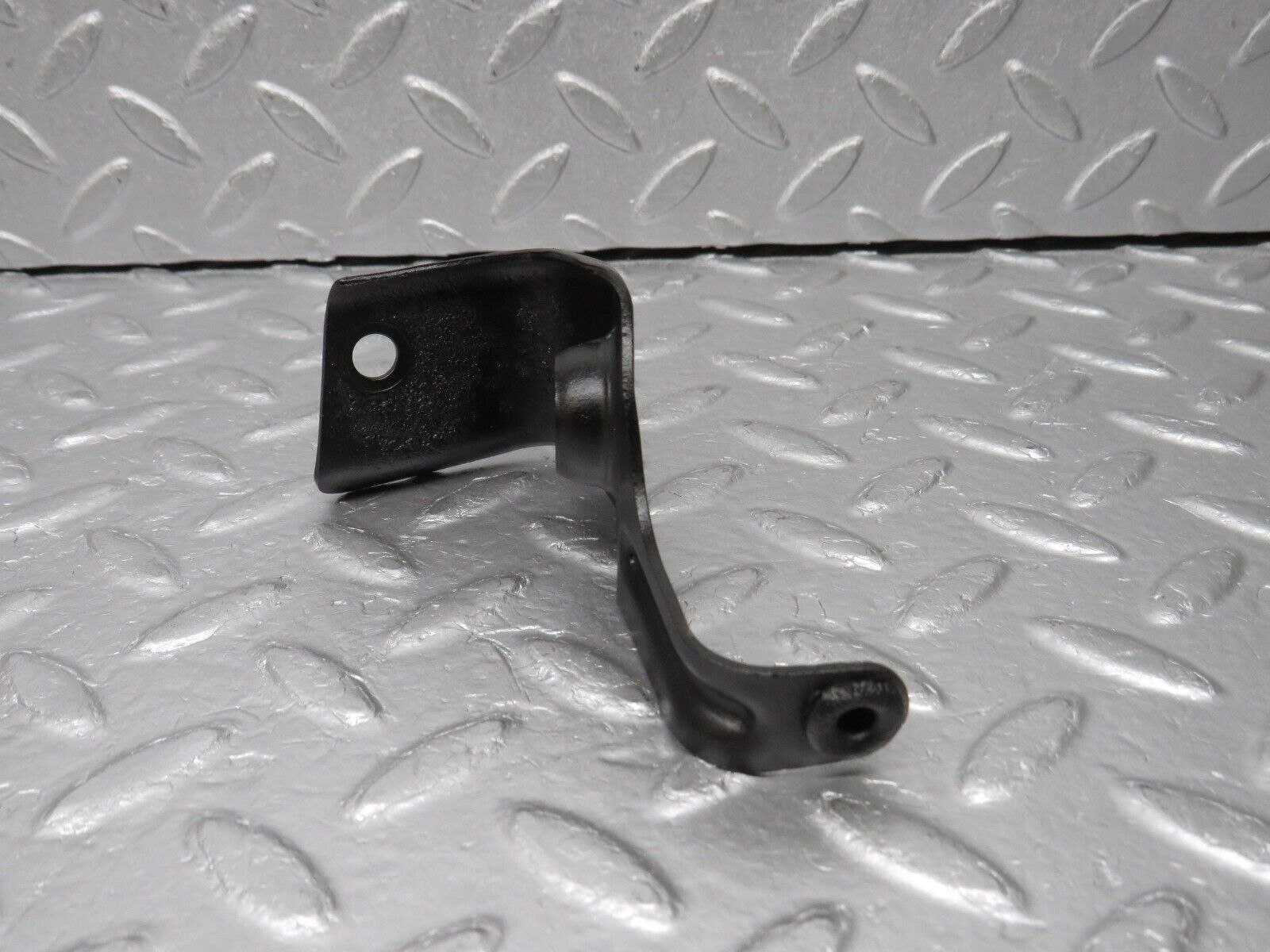 39281 Mercedes-Benz R107 500SL Starter Motor Cable Wire Bracket