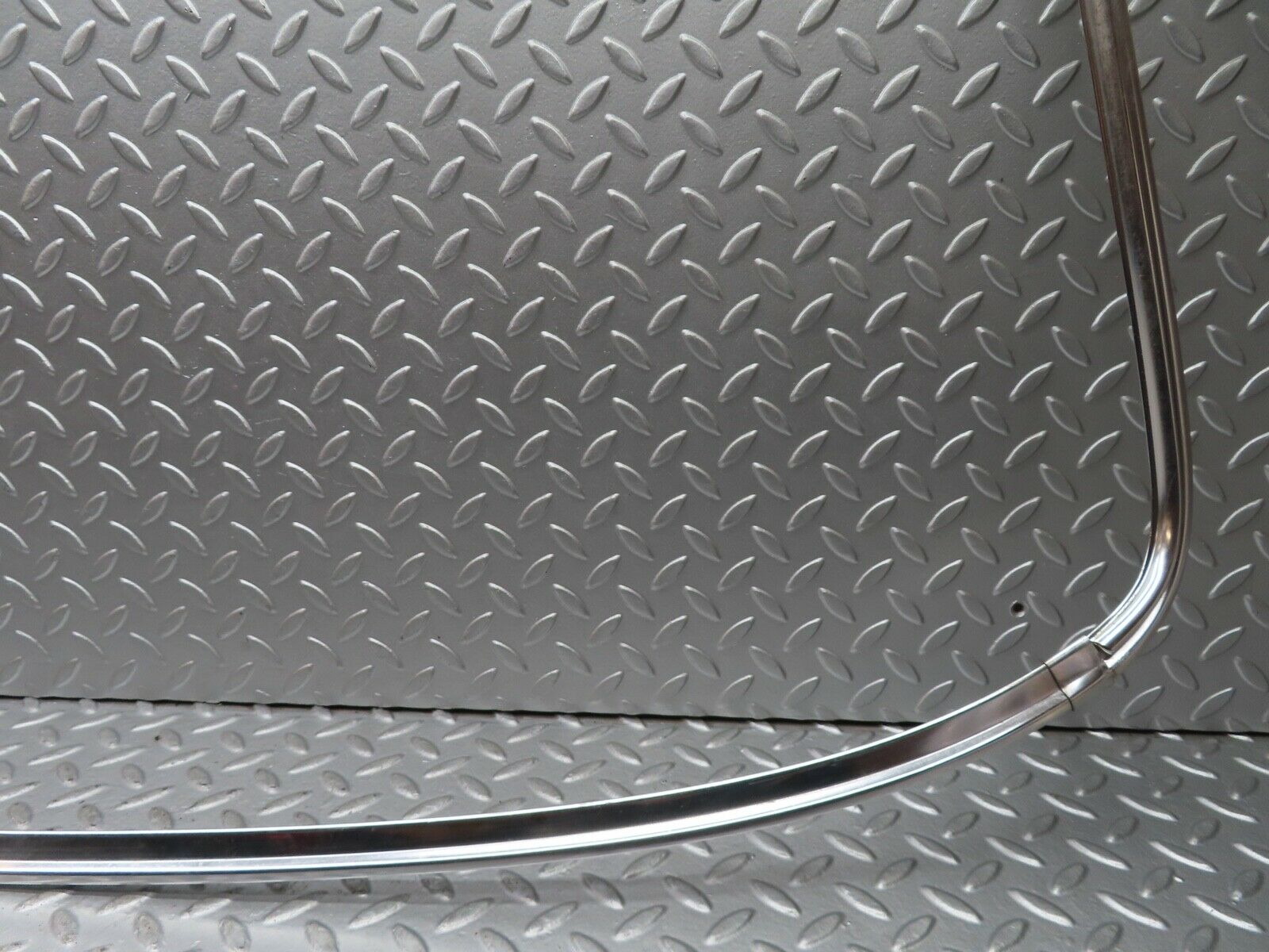 21323 Mercedes-Benz W123 230E Rear Windscreen Chrome Frame