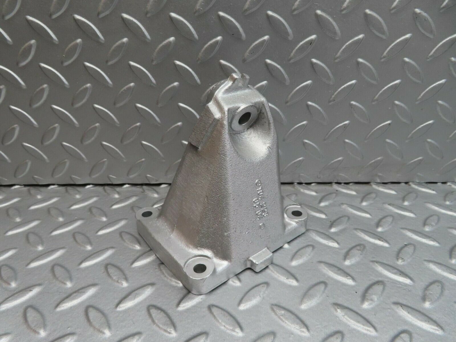 12179 Mercedes-Benz R129 300SL Coupe Engine Mount Bracket Right Side 1042230504