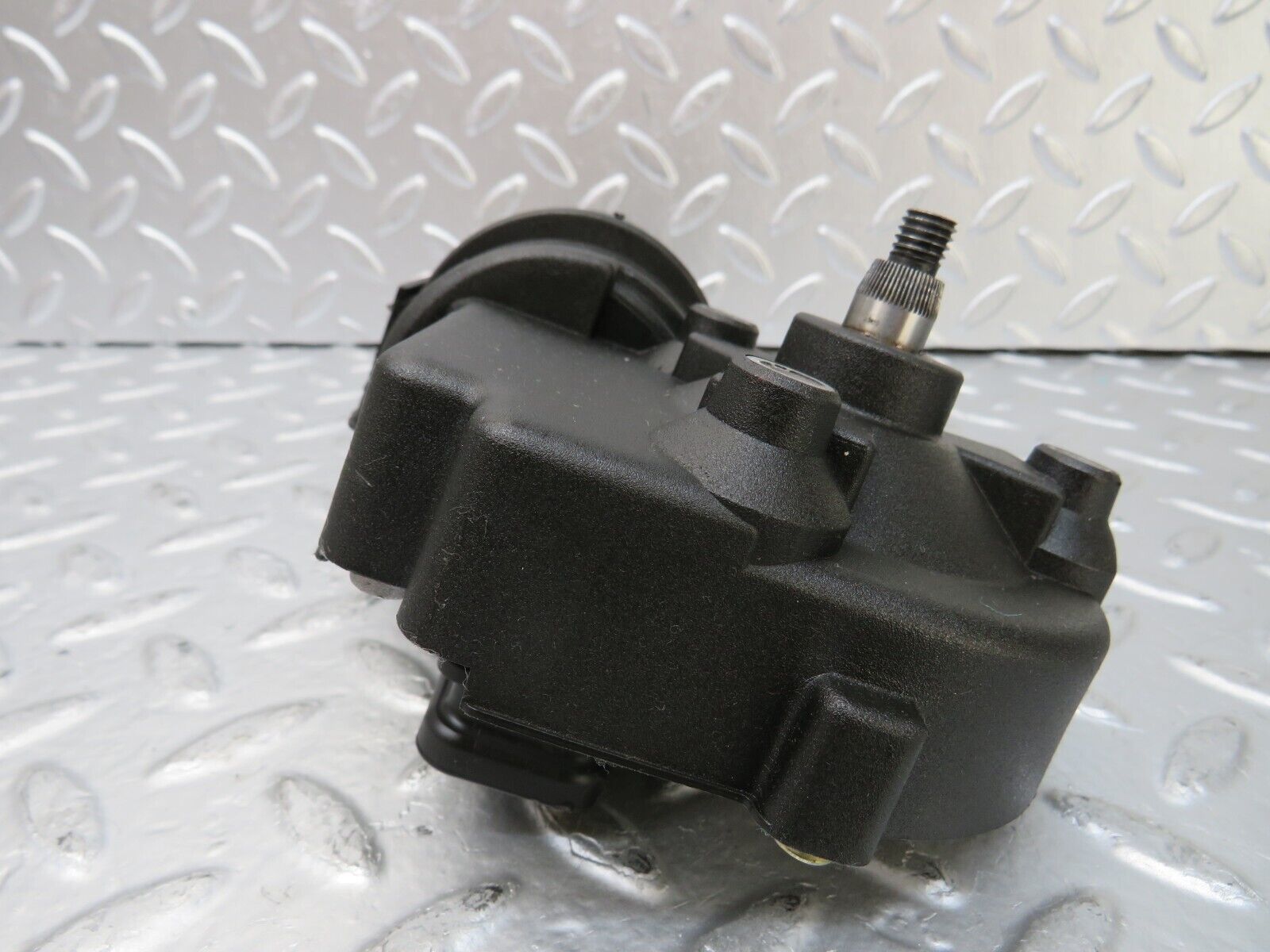 25766 Mercedes-Benz W124 280E Wiper Motor Bosch 0390241425 with cover