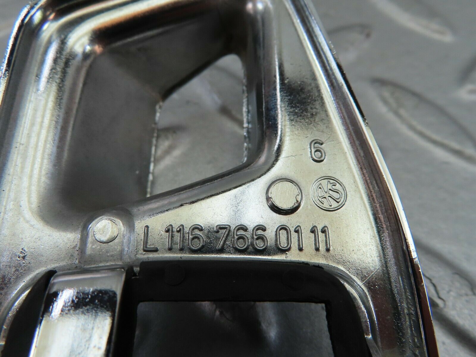 7594 Mercedes-Benz S123 230TE Wagon Chrome Frame For Door Handle 1087660111