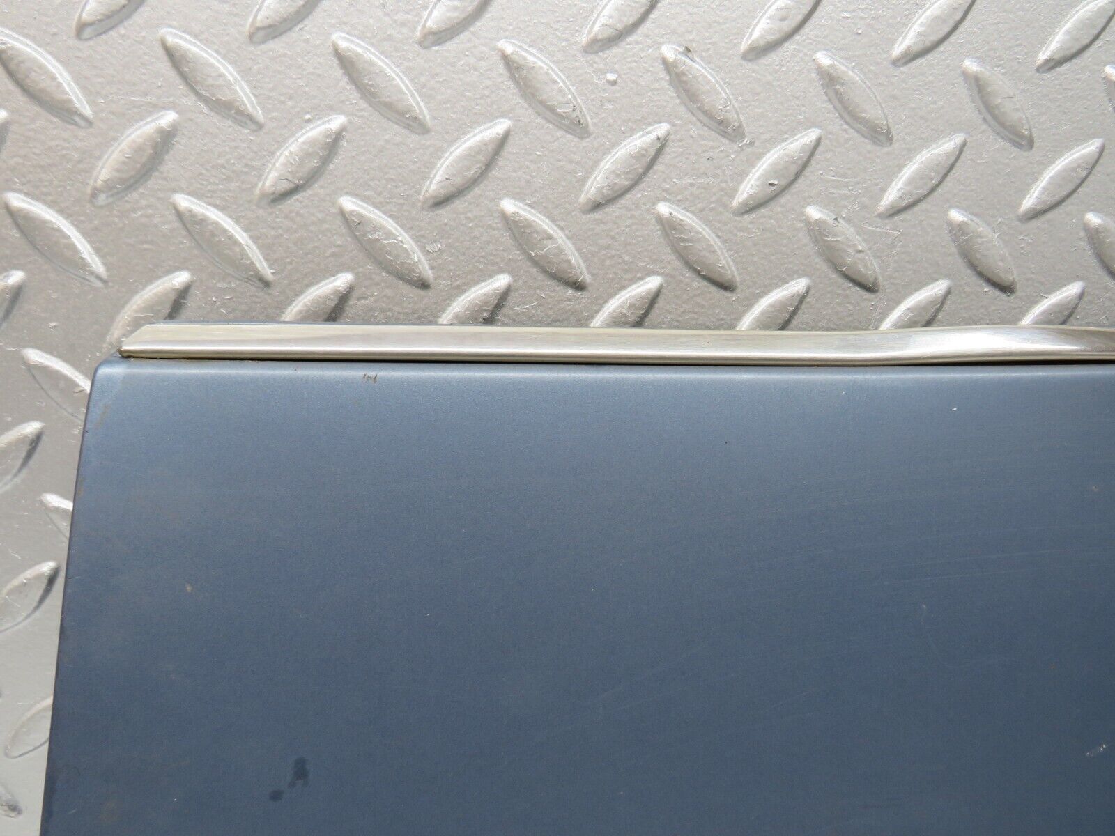 31205 Mercedes-Benz S124 220TE Front Left Fender Wing Moulding Trim 1246901340