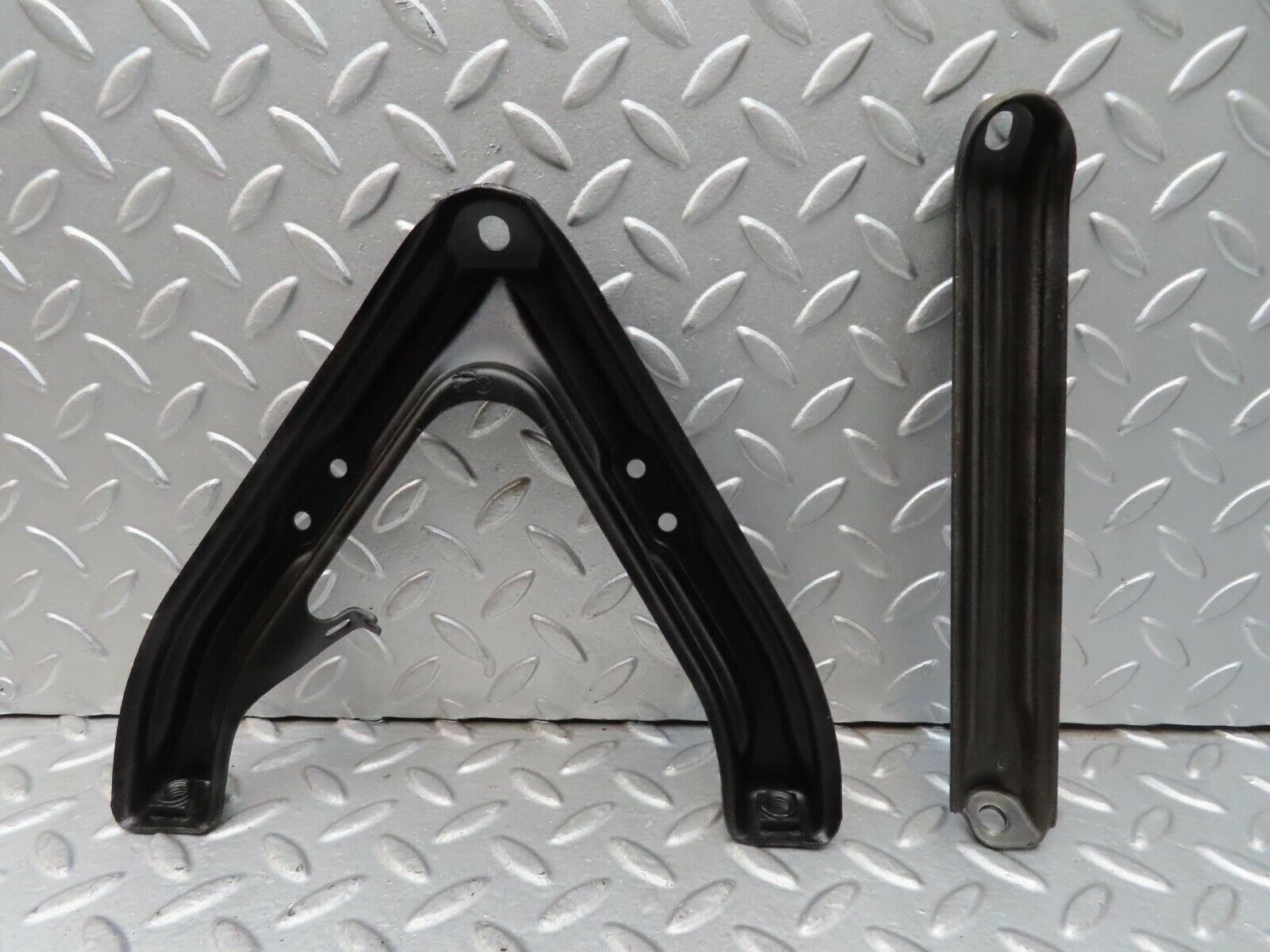 14661 Mercedes-Benz W201 190E Air Intake Manifold Bracket