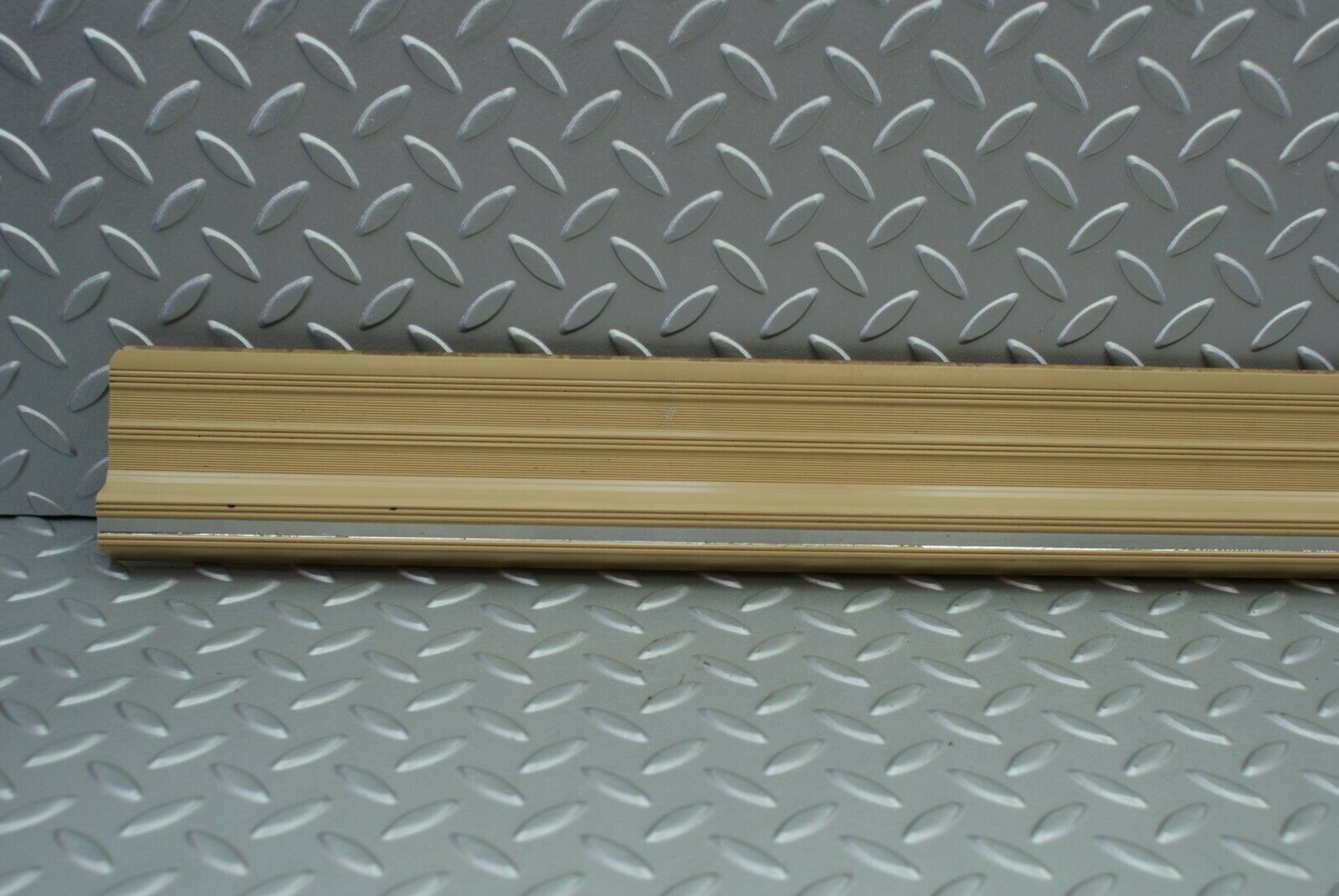 2882 Mercedes-Benz C123 280CE Coupe Front Right Door Sill Trim Beige