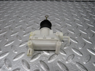 31395 Mercedes-Benz S124 220TE Door Lock Vacuum Actuator Hella Front Right