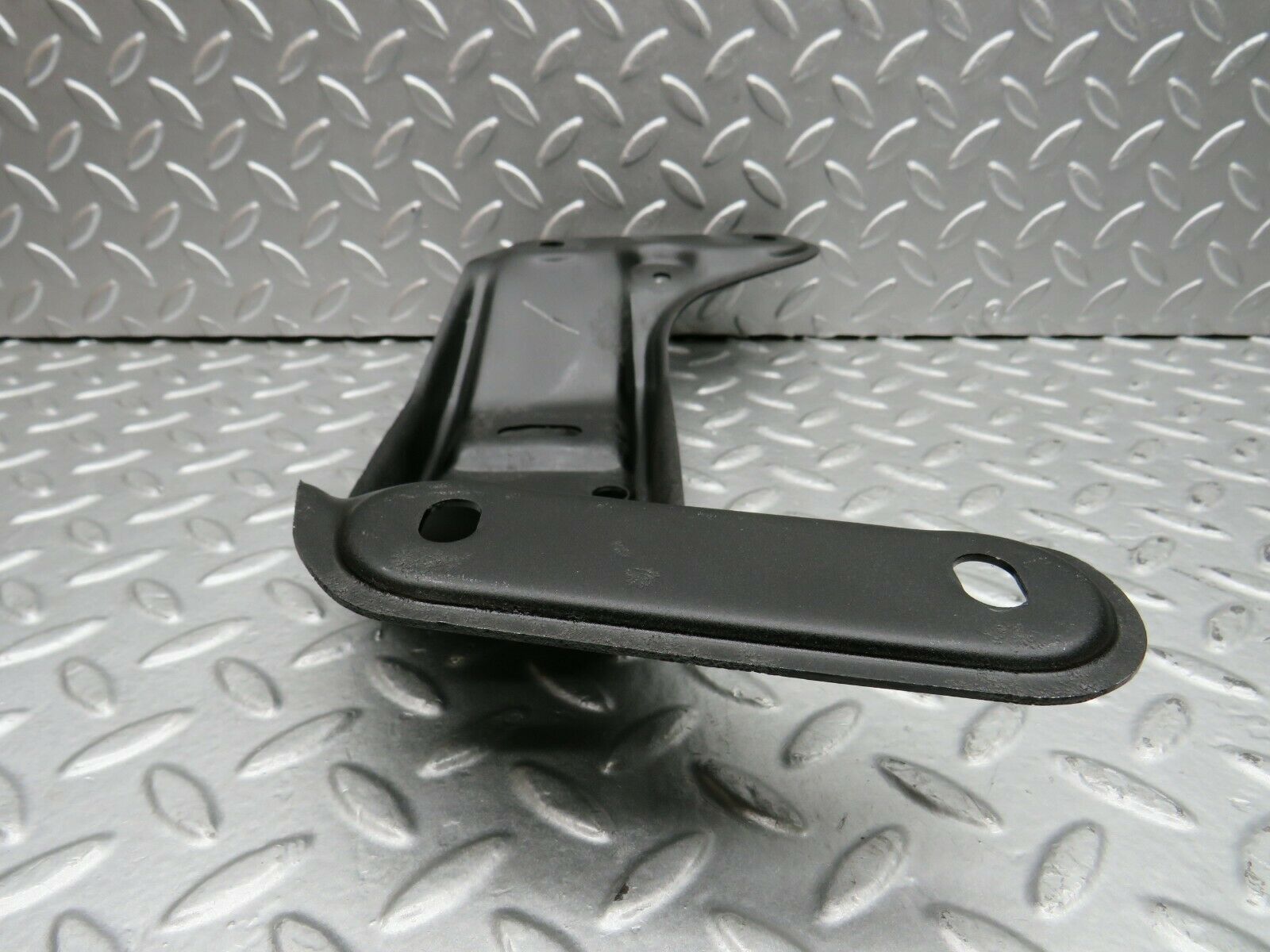 22011 Mercedes-Benz S123 280TE Wagon Gearbox Mount Bracket