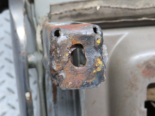 40510 Mercedes-Benz W110 230 Front Right Seat Leather Beige