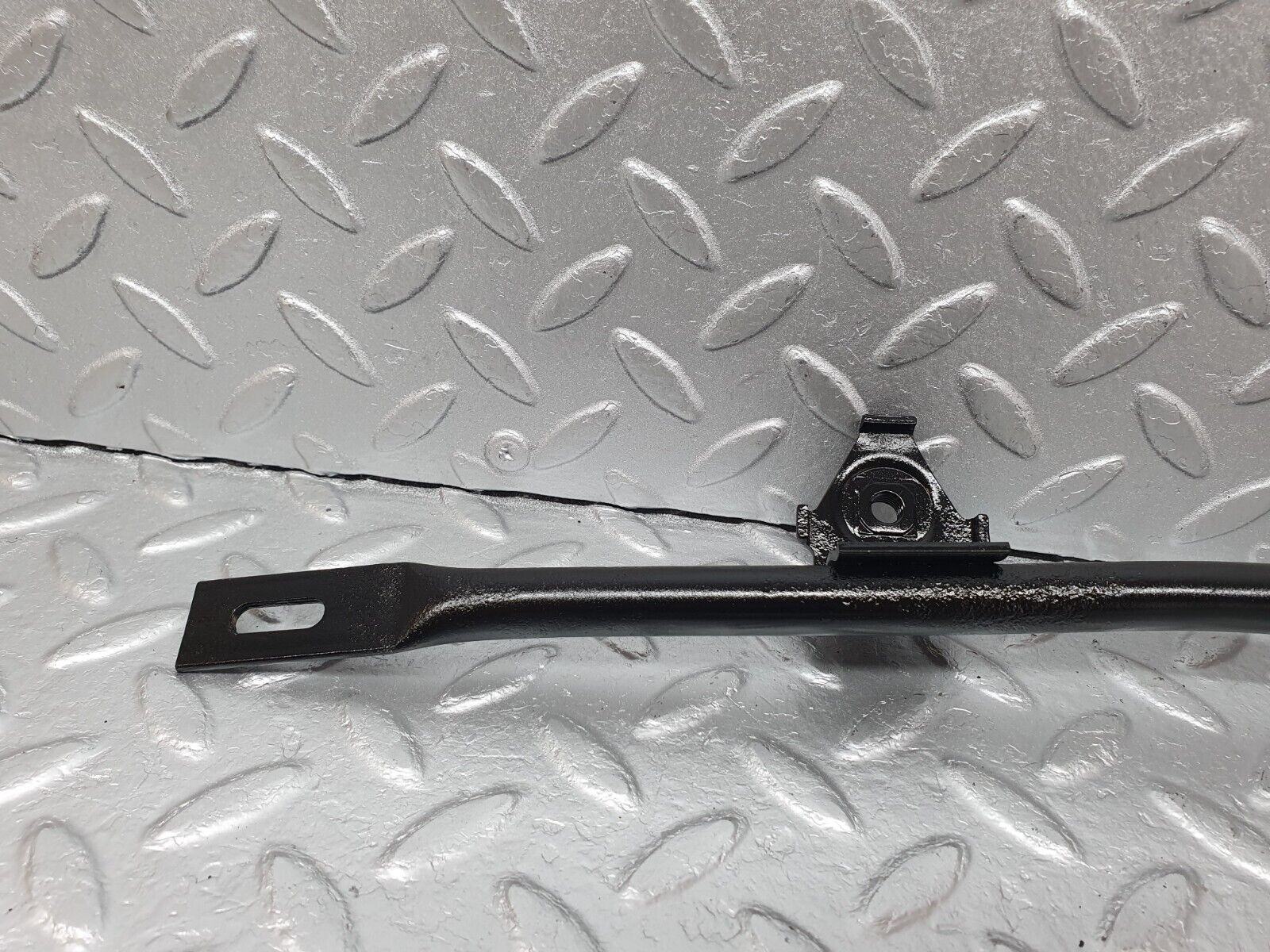 41507 Mercedes-Benz W124 200E Horn Bracket