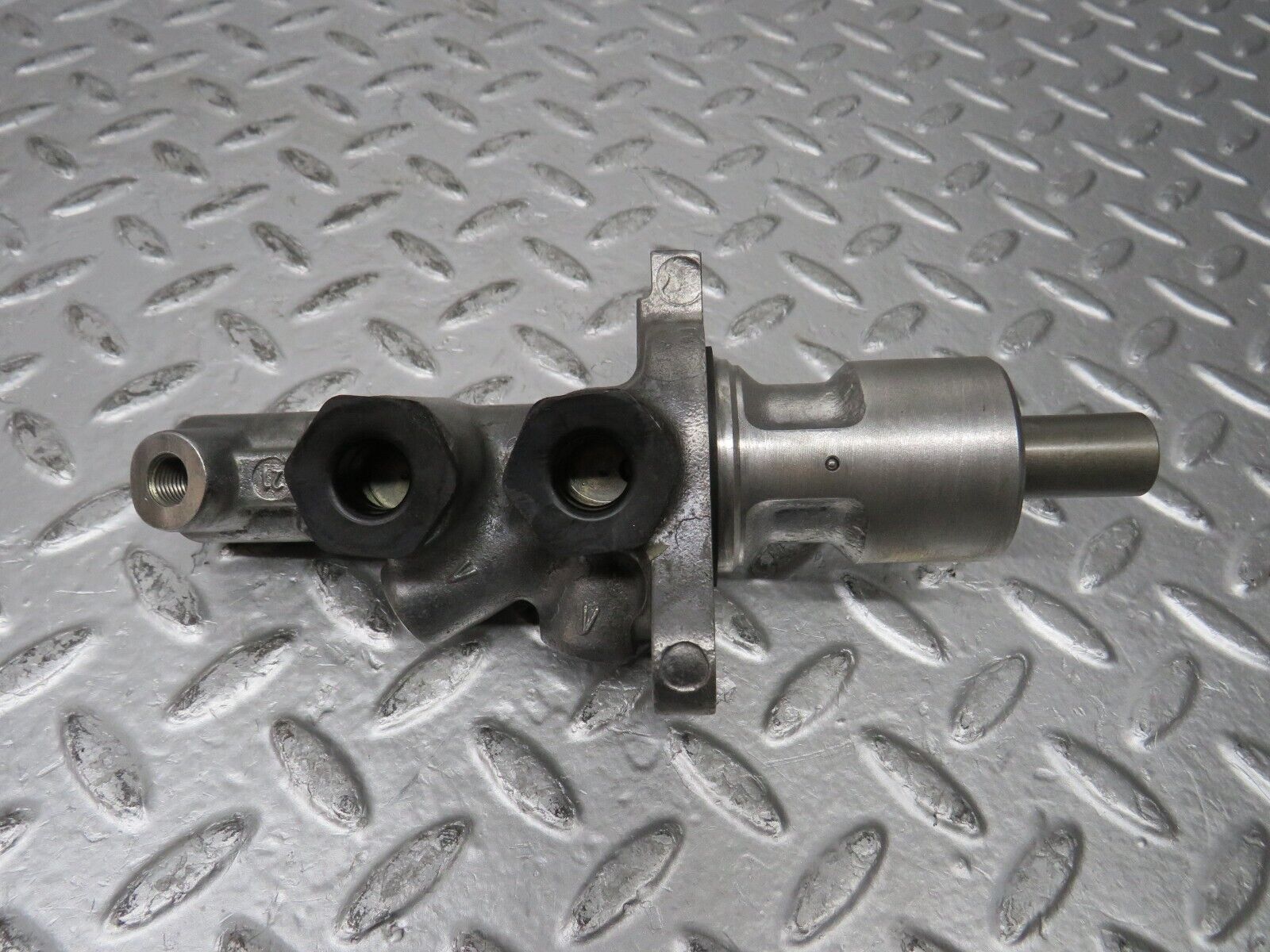 30339 Mercedes-Benz W124 230E Brake Master Cylinder Ate