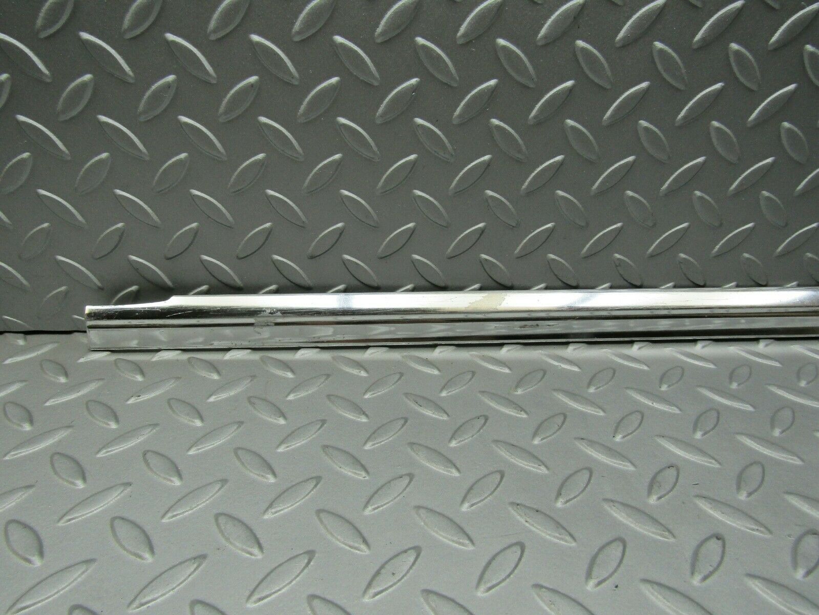 3317 Mercedes-Benz W108 280SE Front Left Door Chrome Moulding Trim