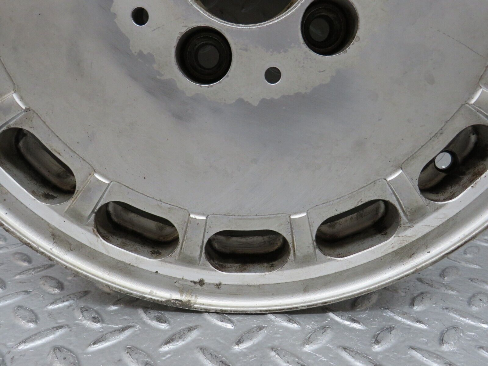29611 Mercedes-Benz W124 230E Alloy Wheel 6.5Jx15H2 ET49 1244001802