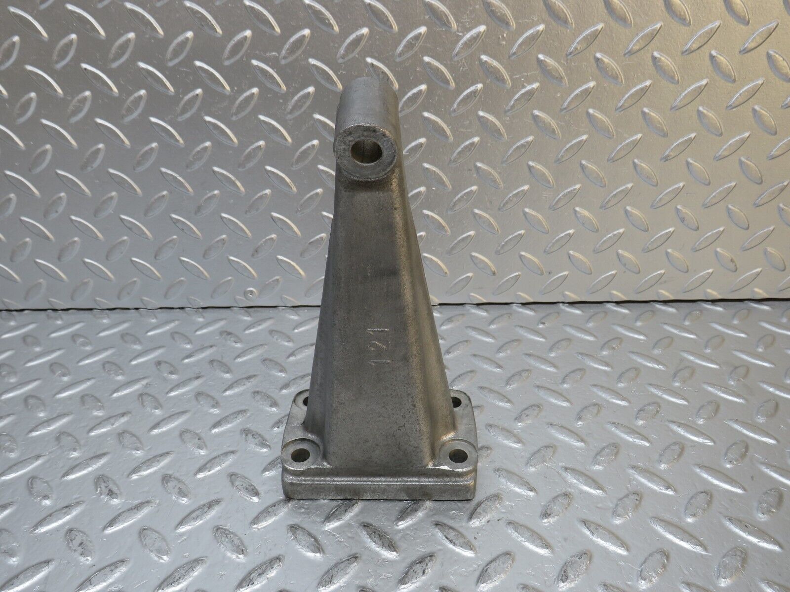 0314 Mercedes-Benz W110 Engine Mount Bracket 1212234604