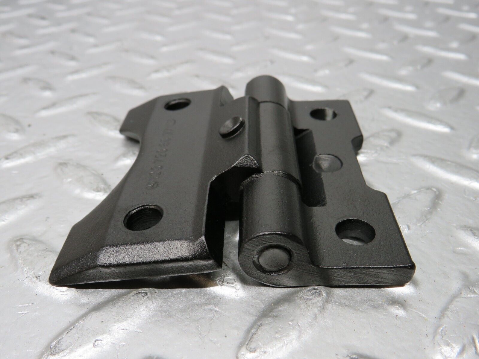 26867 Mercedes-Benz W123 240D Door Hinge Pair 1237200037