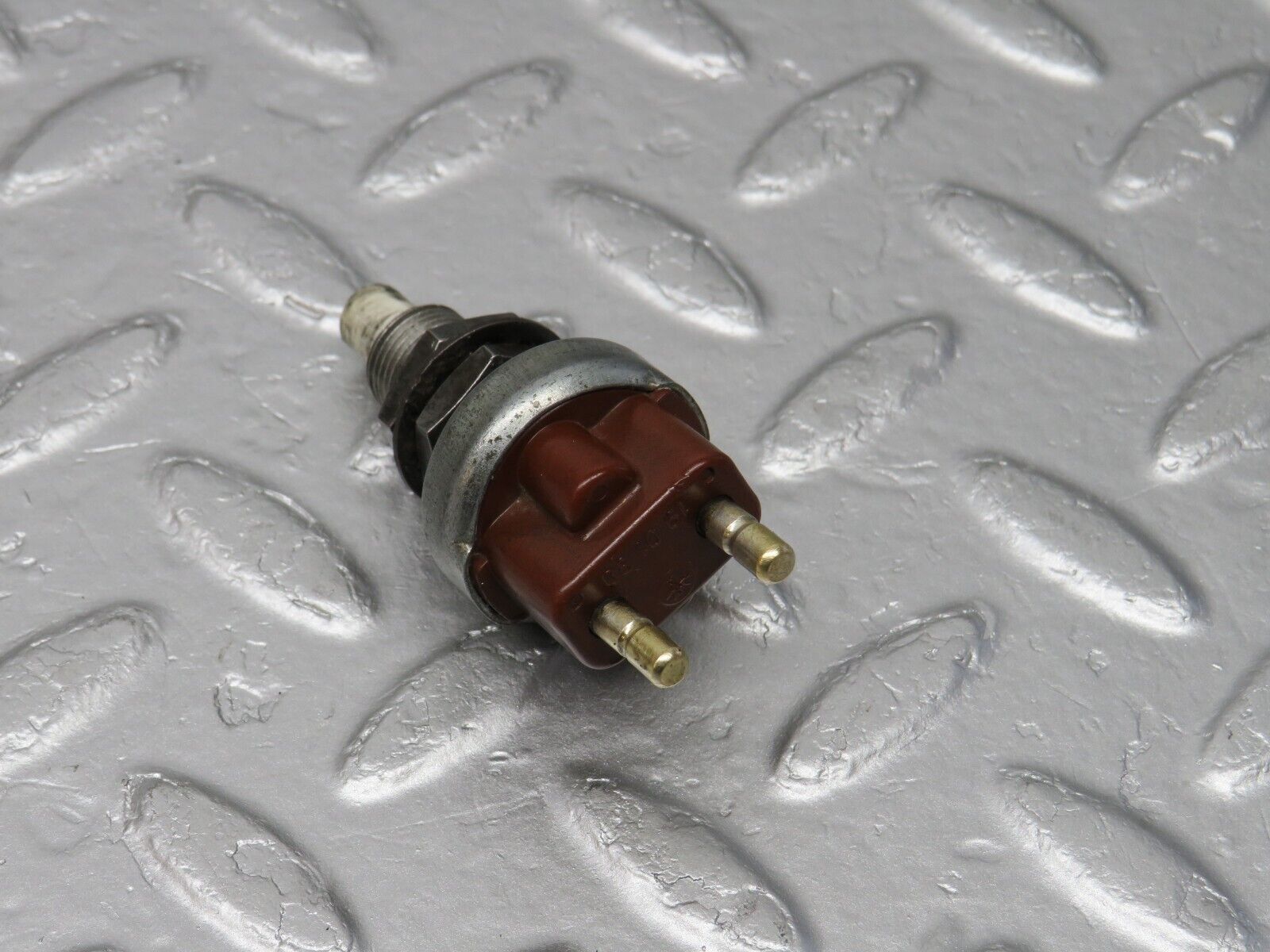 40684 Mercedes-Benz W123 300D Brake Light Contact Switch 190130