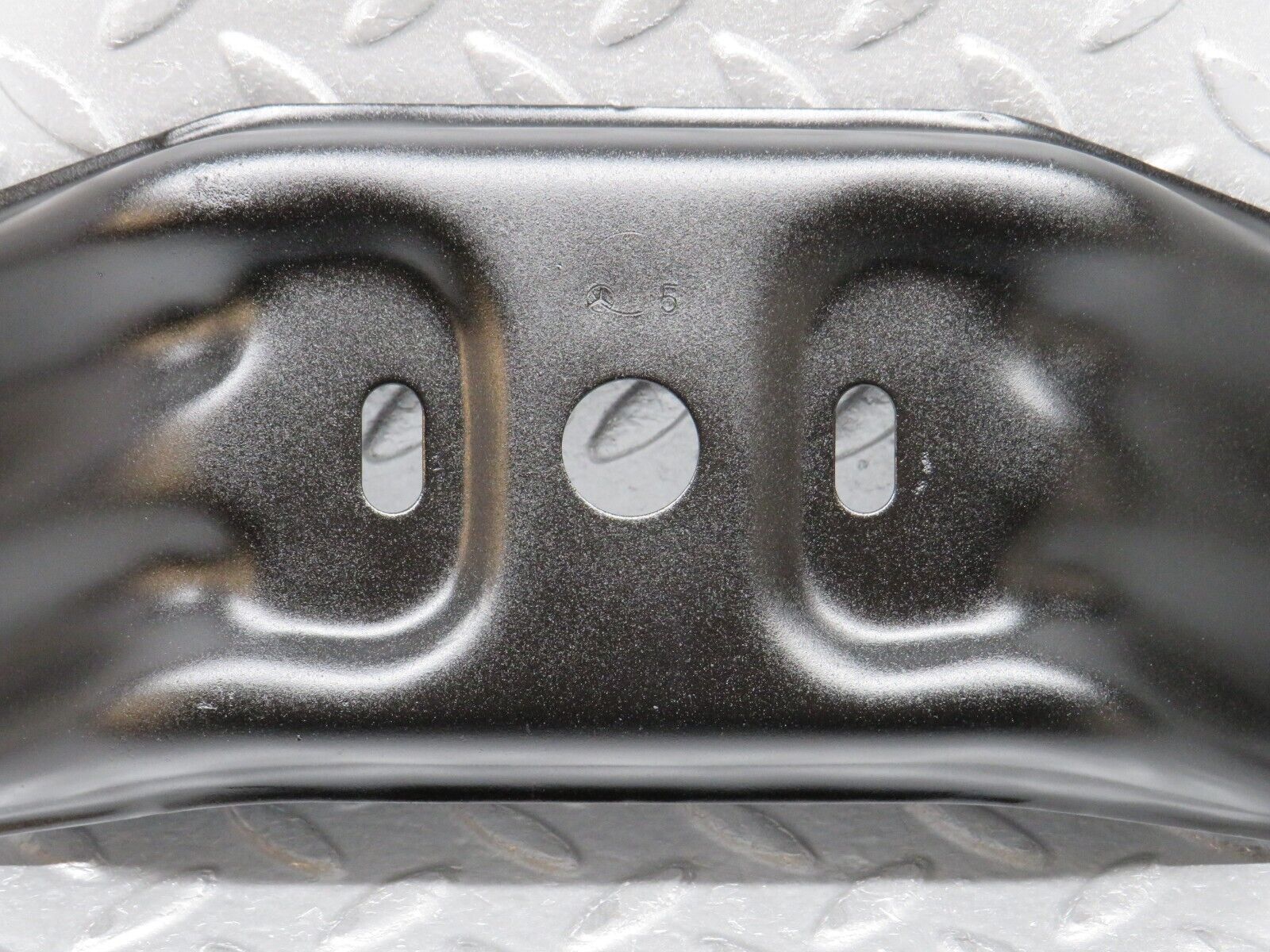 38005 Mercedes-Benz A124 320E Cabriolet Gearbox Mount Bracket