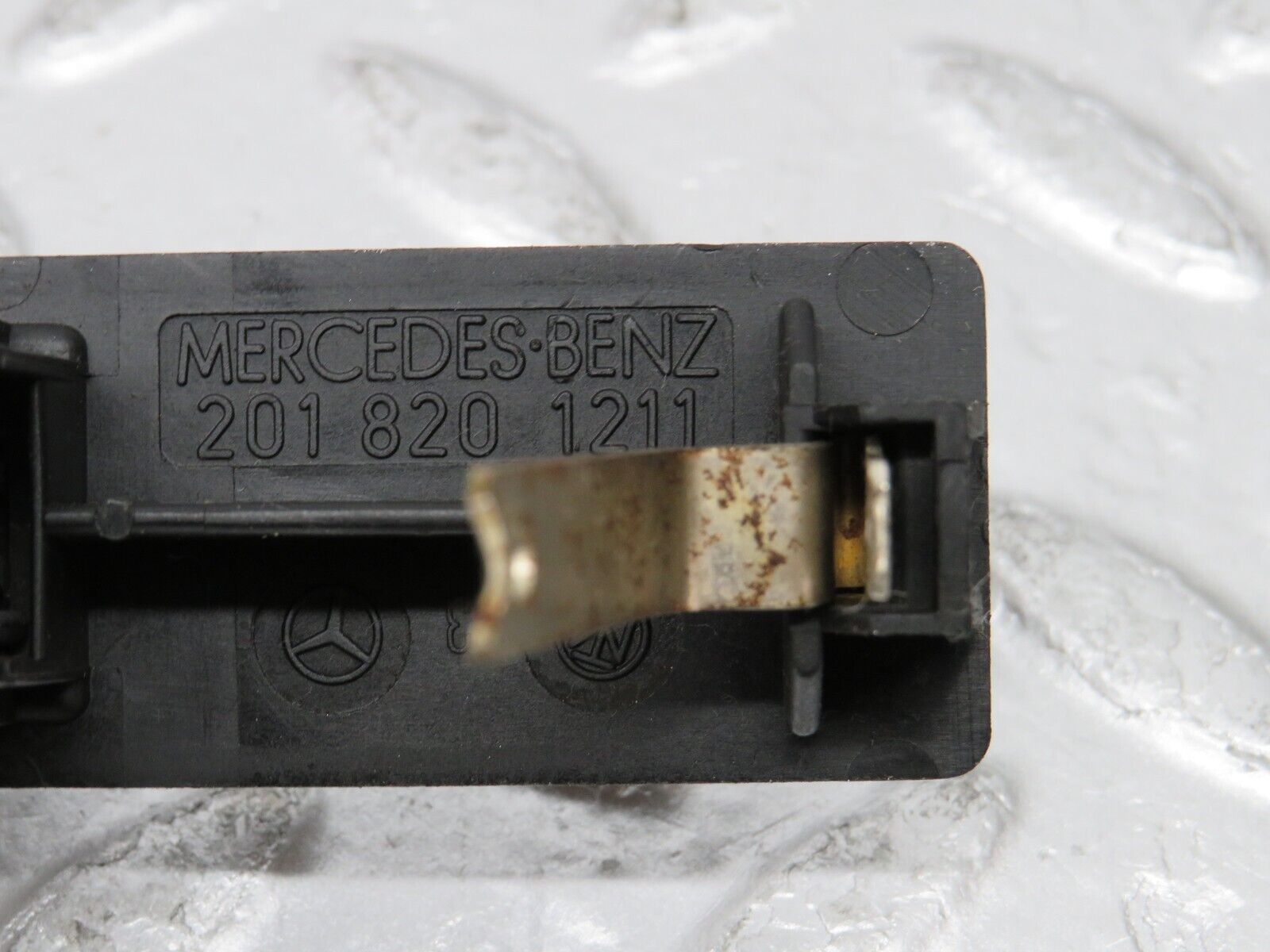 31781 Mercedes-Benz W201 190LE 1.8L Trunk Boot Light Switch 2018201211