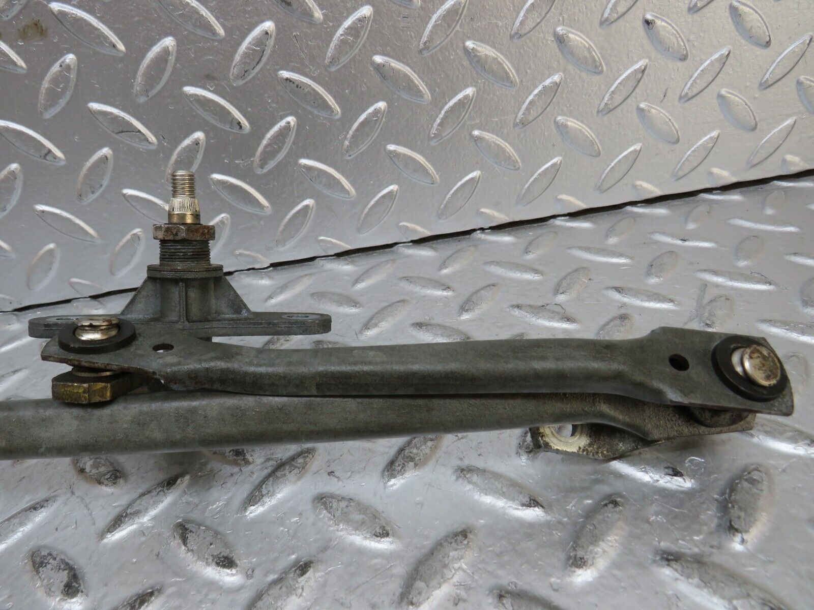27365 Mercedes-Benz W123 280E Windscreen Wiper Linkage