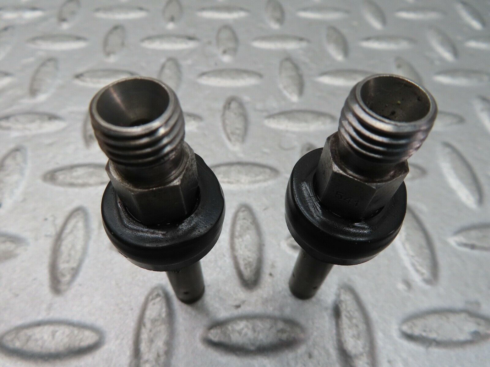 16949 Mercedes-Benz C123 280CE Coupe 2x Fuel Injectors Bosch 0437502010