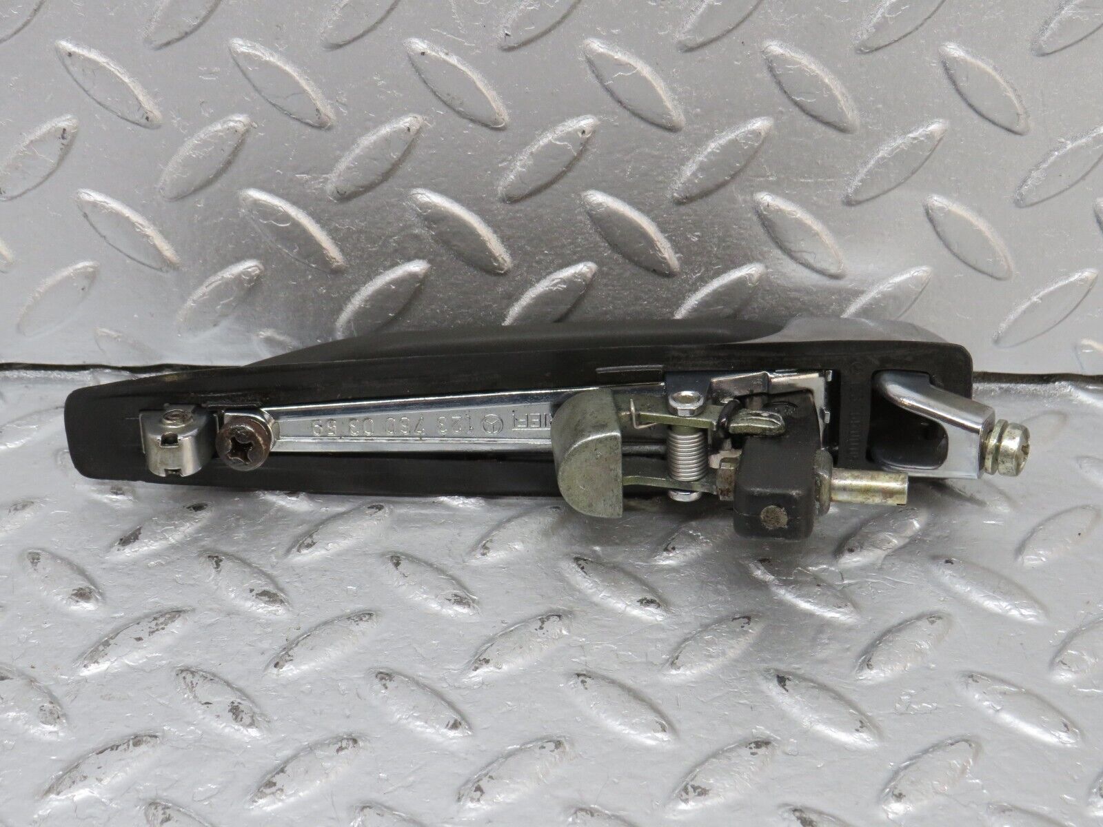 40617 Mercedes-Benz W123 300D Rear Right Exterior Door Handle 1237600359 1237660005